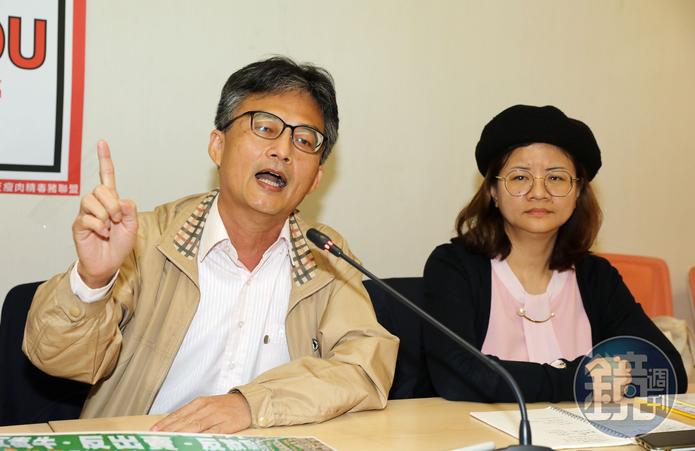 蘇偉碩（左）發文表示，收到消息刑事局原本要求本月25日到案說明，目前已改期。（本刊資料照）