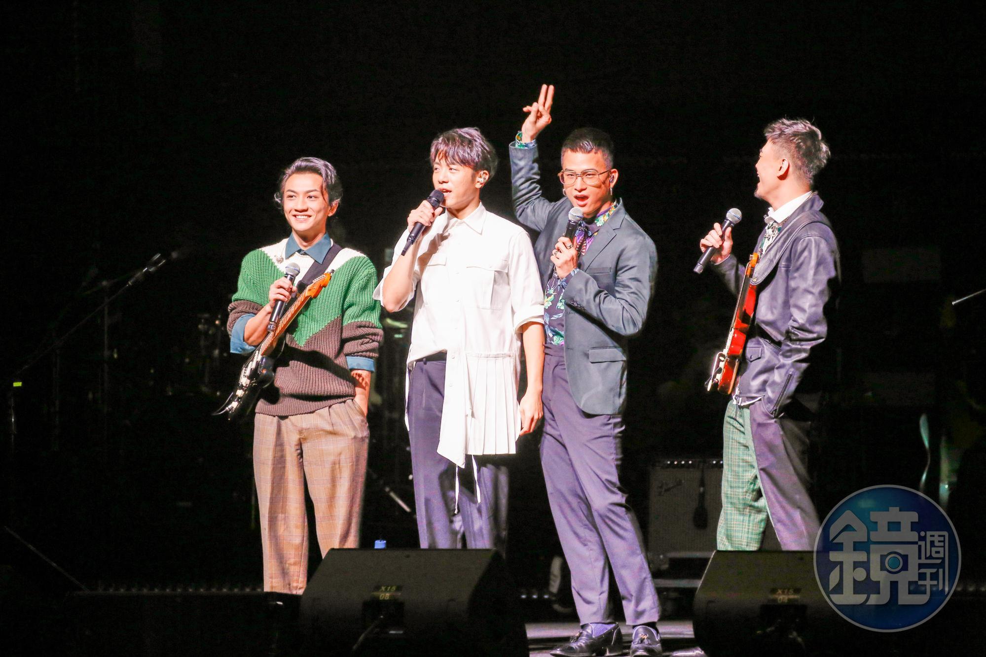韋禮安「而立之後」演唱會第2場找來茄子蛋,重現今年超犀利趴的經典演出,笑稱他們是「行走的多巴胺」。