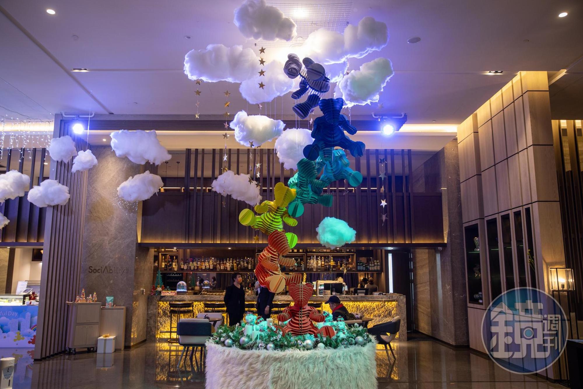 新板希爾頓酒店每年耶誕都精心設定大廳主題。
