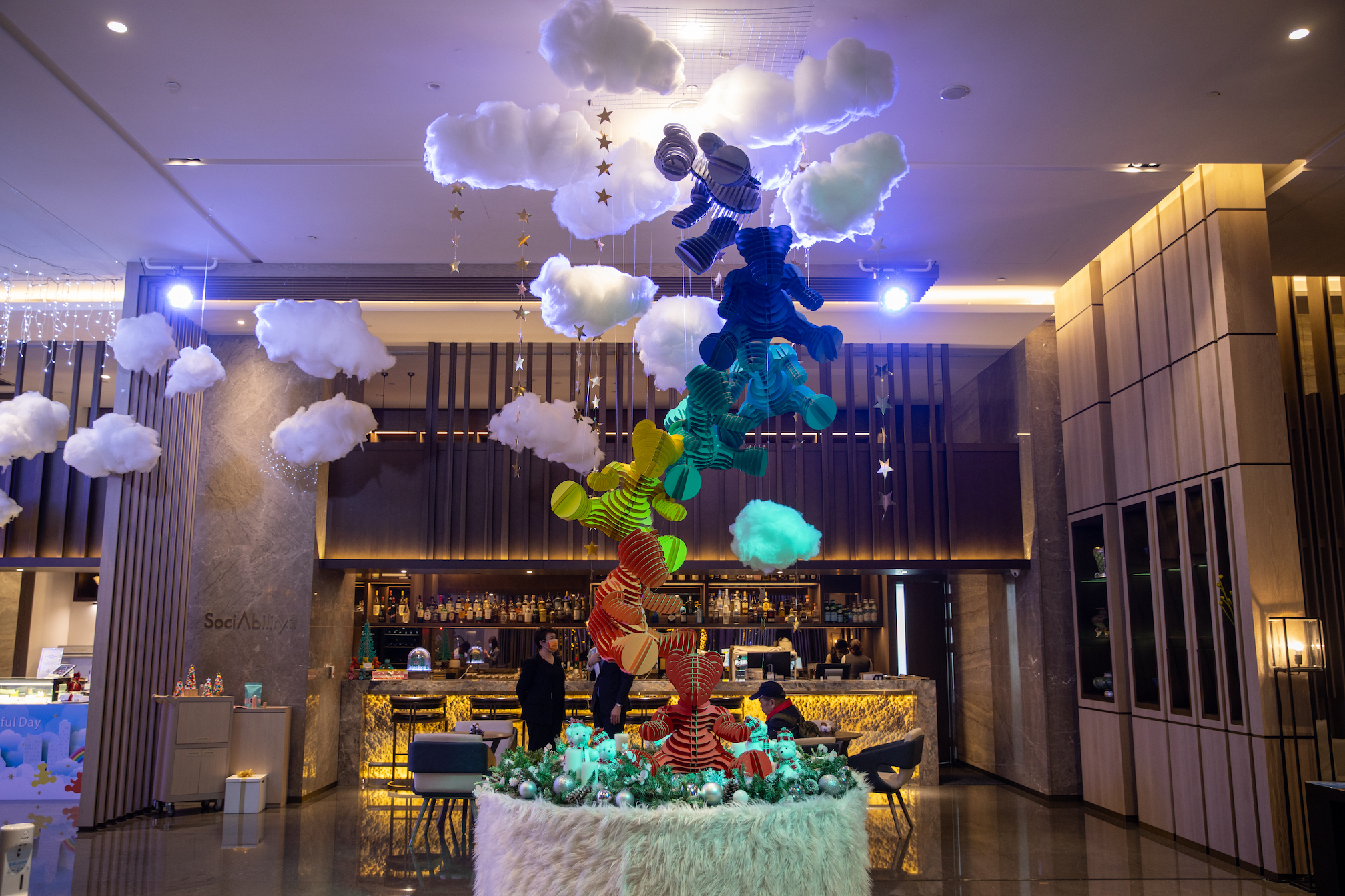 新板希爾頓酒店每年耶誕都精心設定大廳主題。