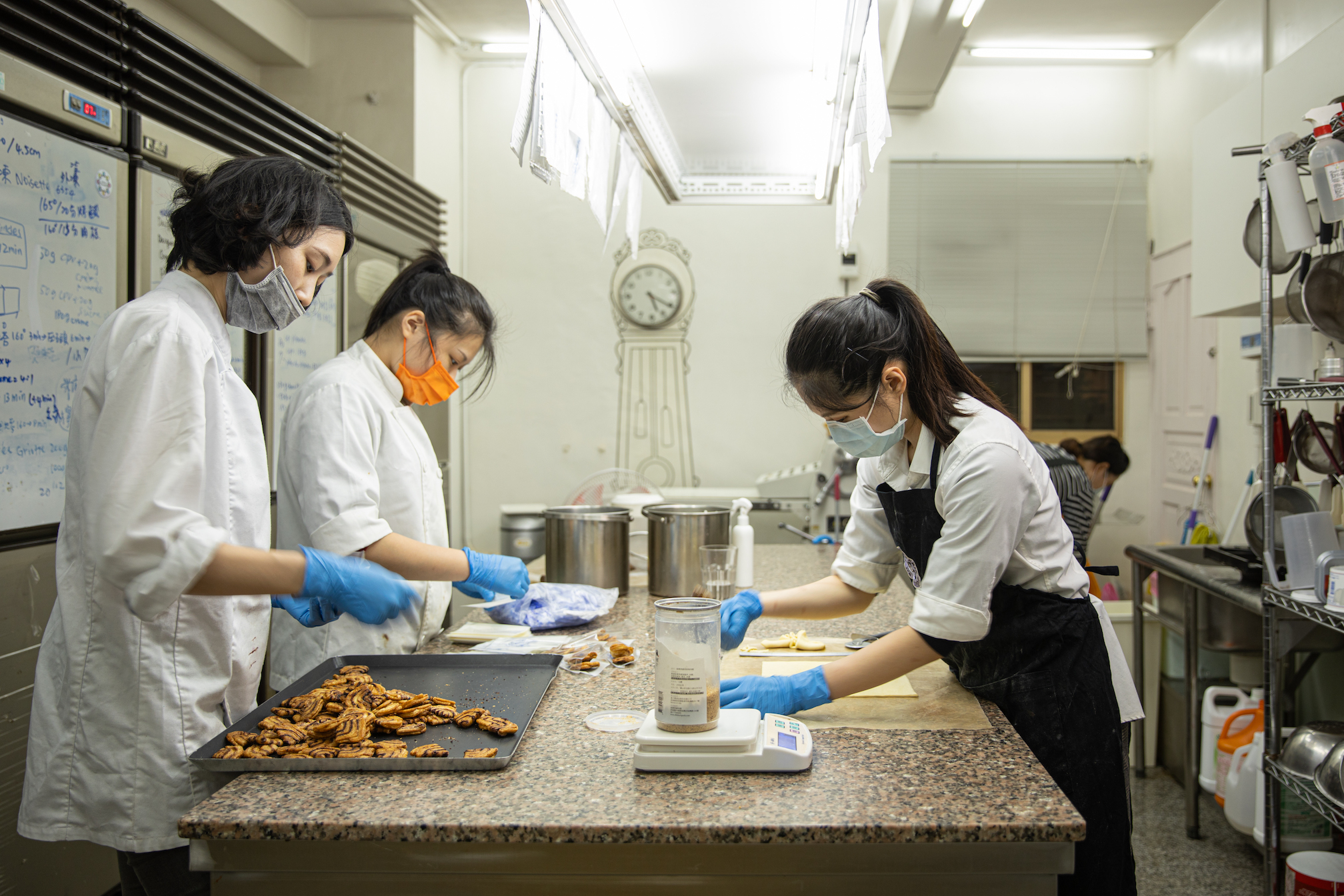 「稻町森」的廚房都是女性甜點師，一起集思廣益構思創作。
