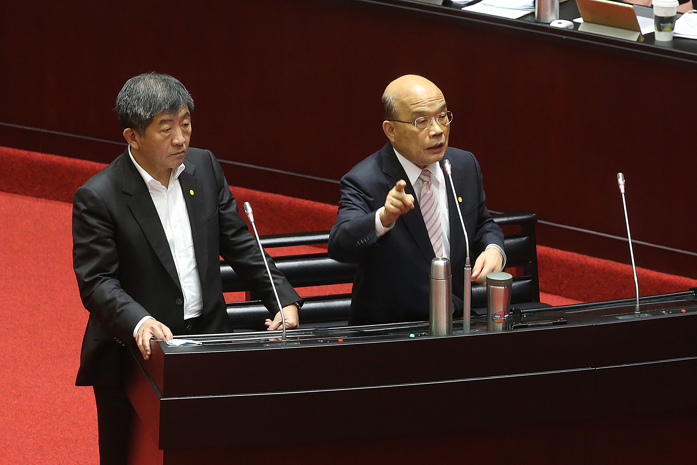 陳時中（左）和蘇貞昌（右）均針對蘇偉碩承認引用錯誤一事做出回應。（本刊資料照）