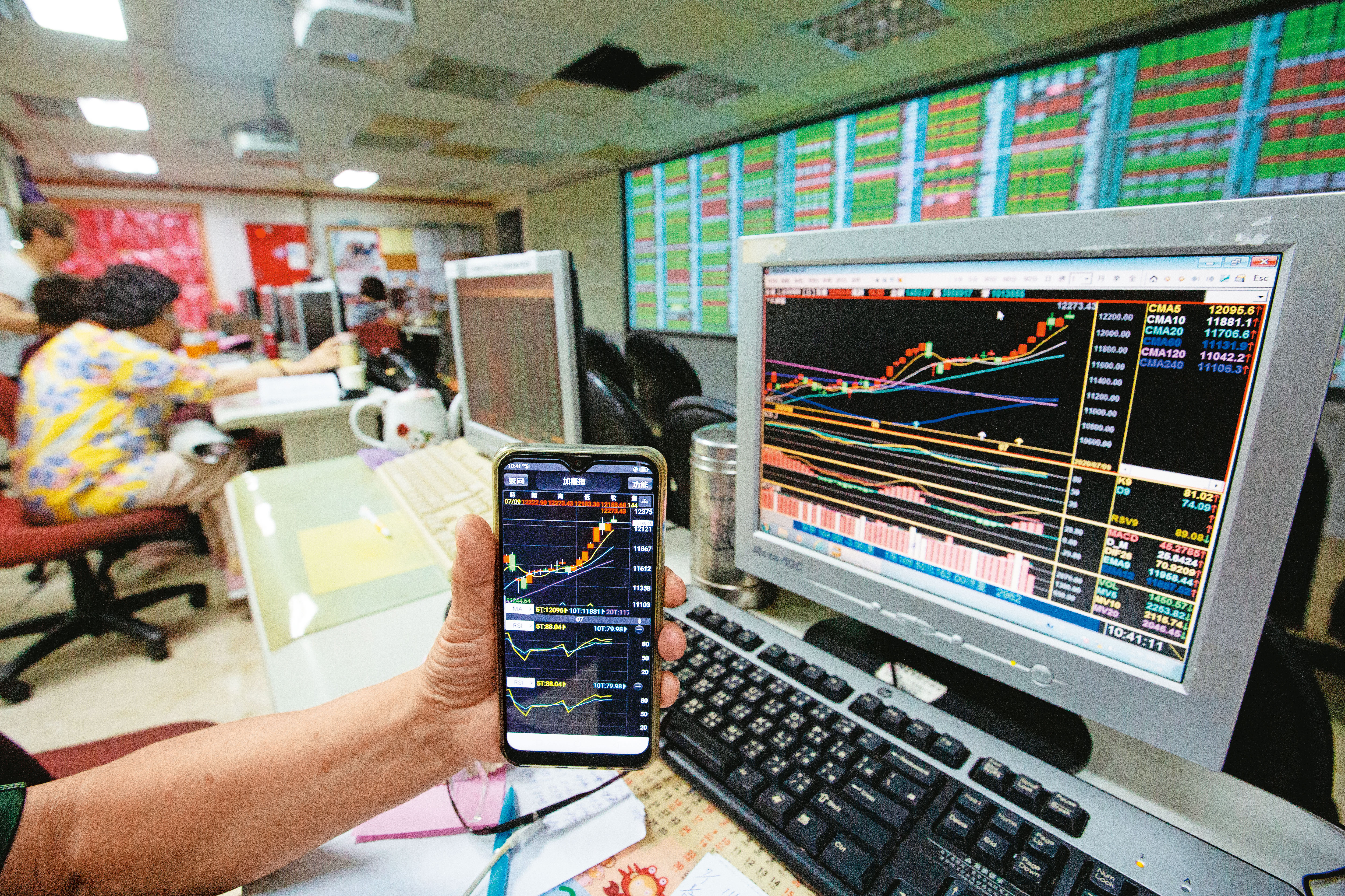 台股兼具高成長、高殖利率優勢，對投資人來說也相對熟悉。