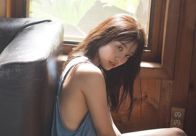大和田南那去年為了紀念20歲生日,在9月15號生日當天推出首本寫真。(翻攝自大和田南那IG)