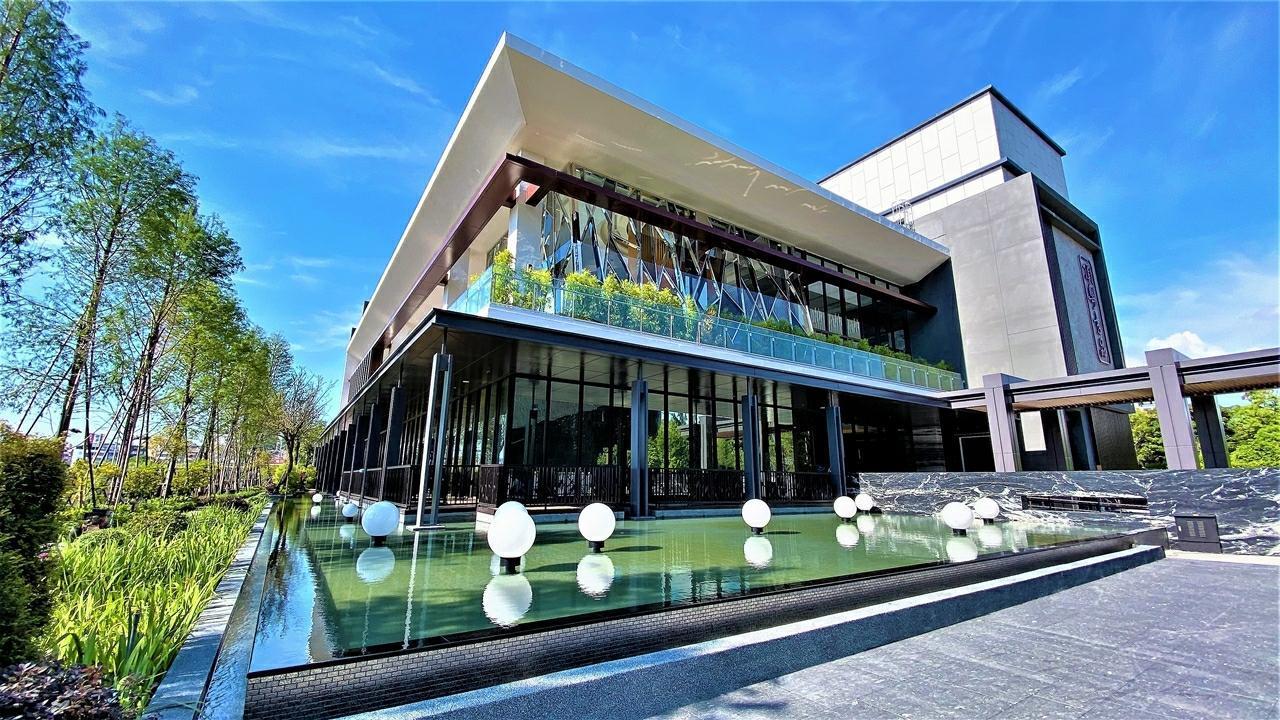 沈國榮近年多角化布局,今年與友人還斥資5億元在台中開餐廳。(和大提供)