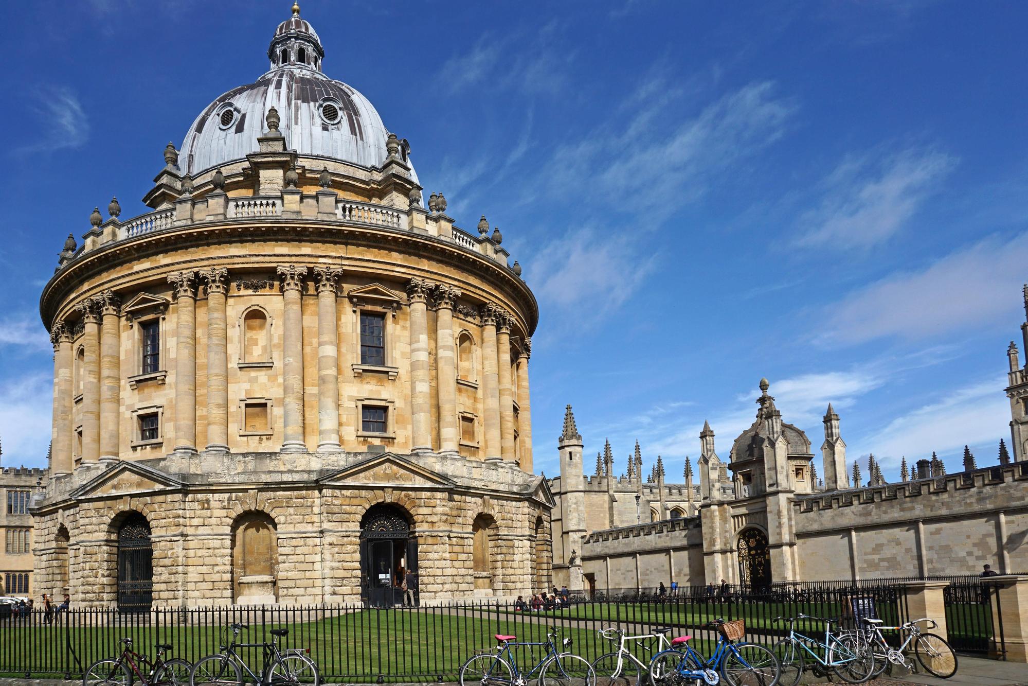 牛津大學近日擬禁止校園師生戀，圖為牛津大學地標拉德克里夫之家。（Radcliffe Camera，翻攝東方IC）