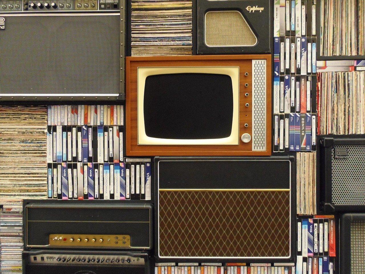 被父母銷毀的包括年代久遠的VHS錄影帶、DVD光碟、雜誌、情趣用品等。(示意圖,Pixabay)