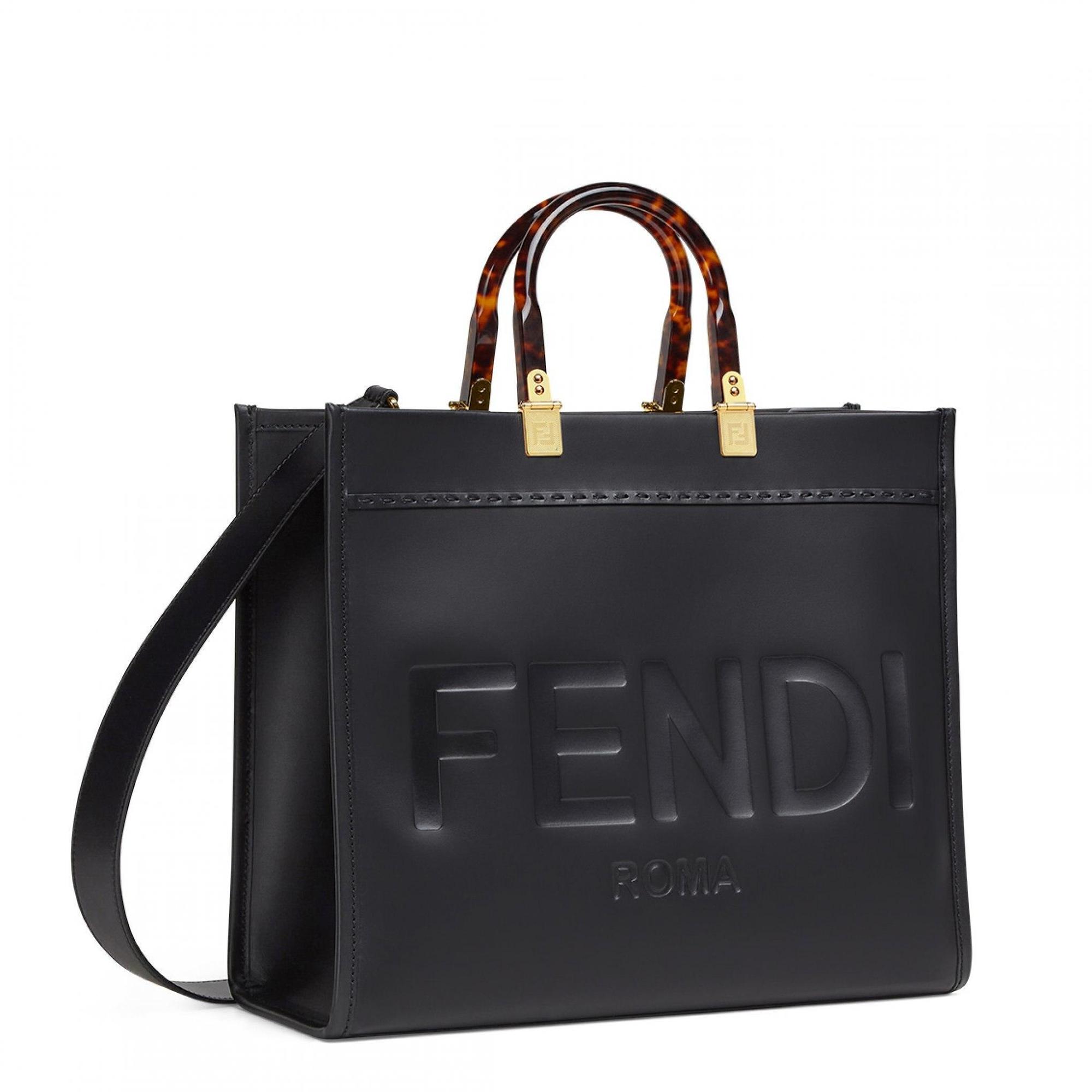 Sunshine Shopper黑色款。NT$86,900(FENDI提供)
