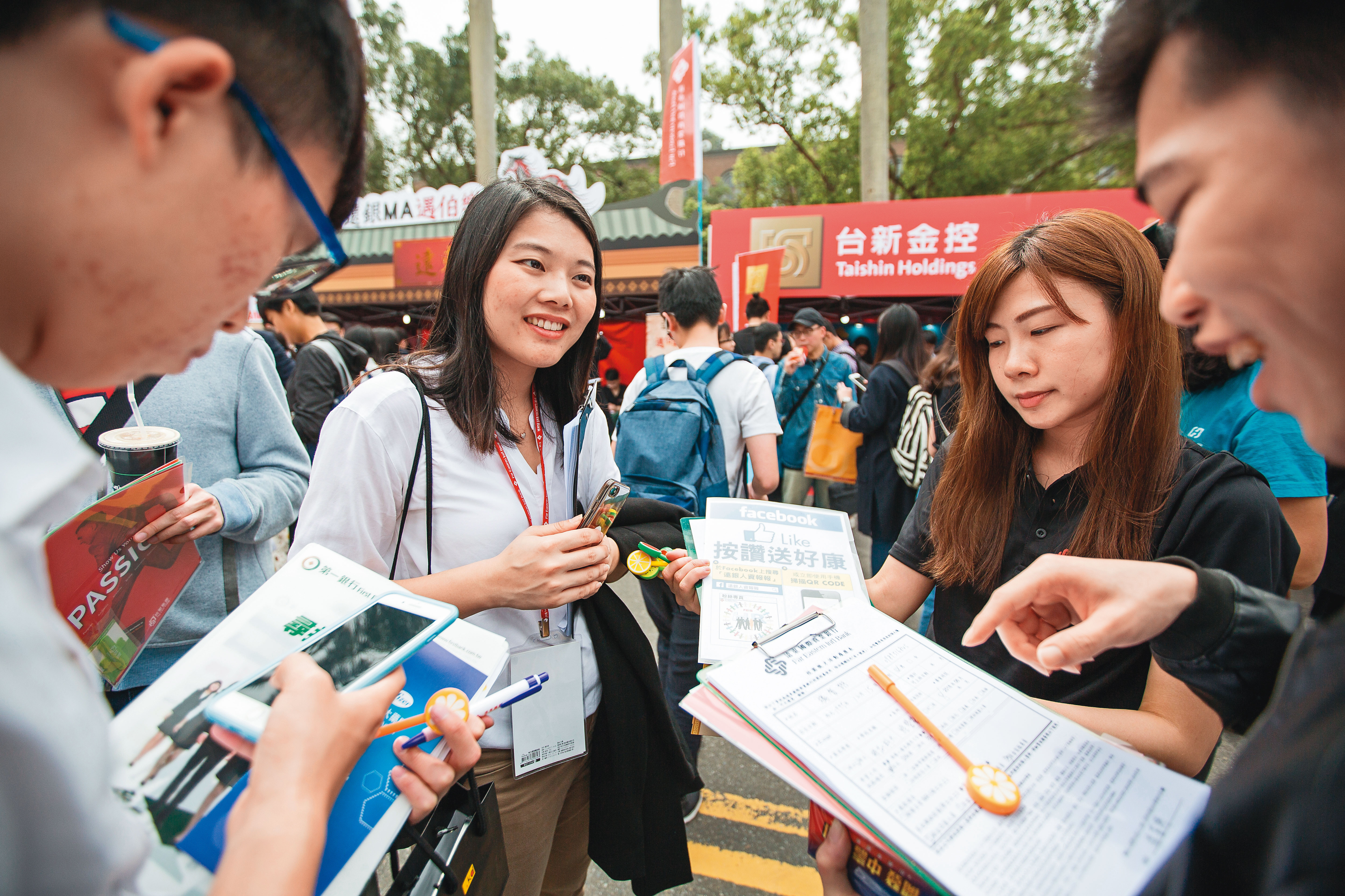 初入社會的新鮮人月薪約3萬元，若能紀律地每月拿出6,000元投資，6年大有機會存下50萬元。