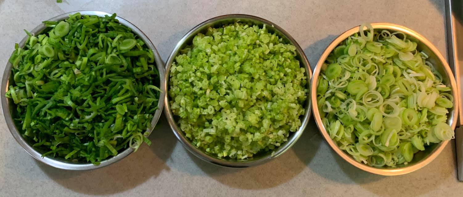 今天用的辛香料全部切好。