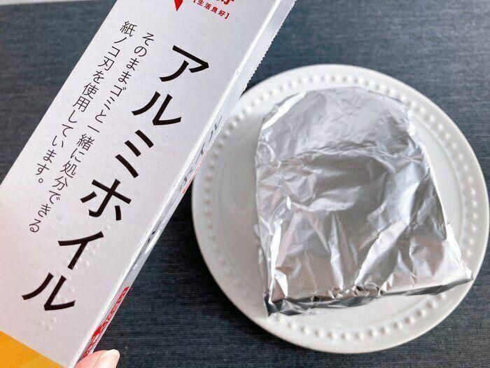 日本主婦分享，吃不完的吐司可用鋁箔紙包好密封，經過再次烘烤依舊能維持蓬鬆口感。（翻攝自日本雅虎）