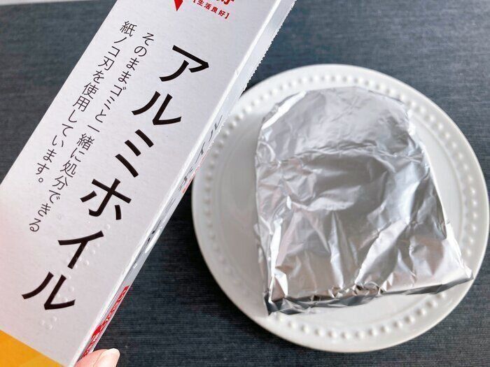 日本主婦分享,吃不完的吐司可用鋁箔紙包好密封,經過再次烘烤依舊能維持蓬鬆口感。(翻攝自日本雅虎)