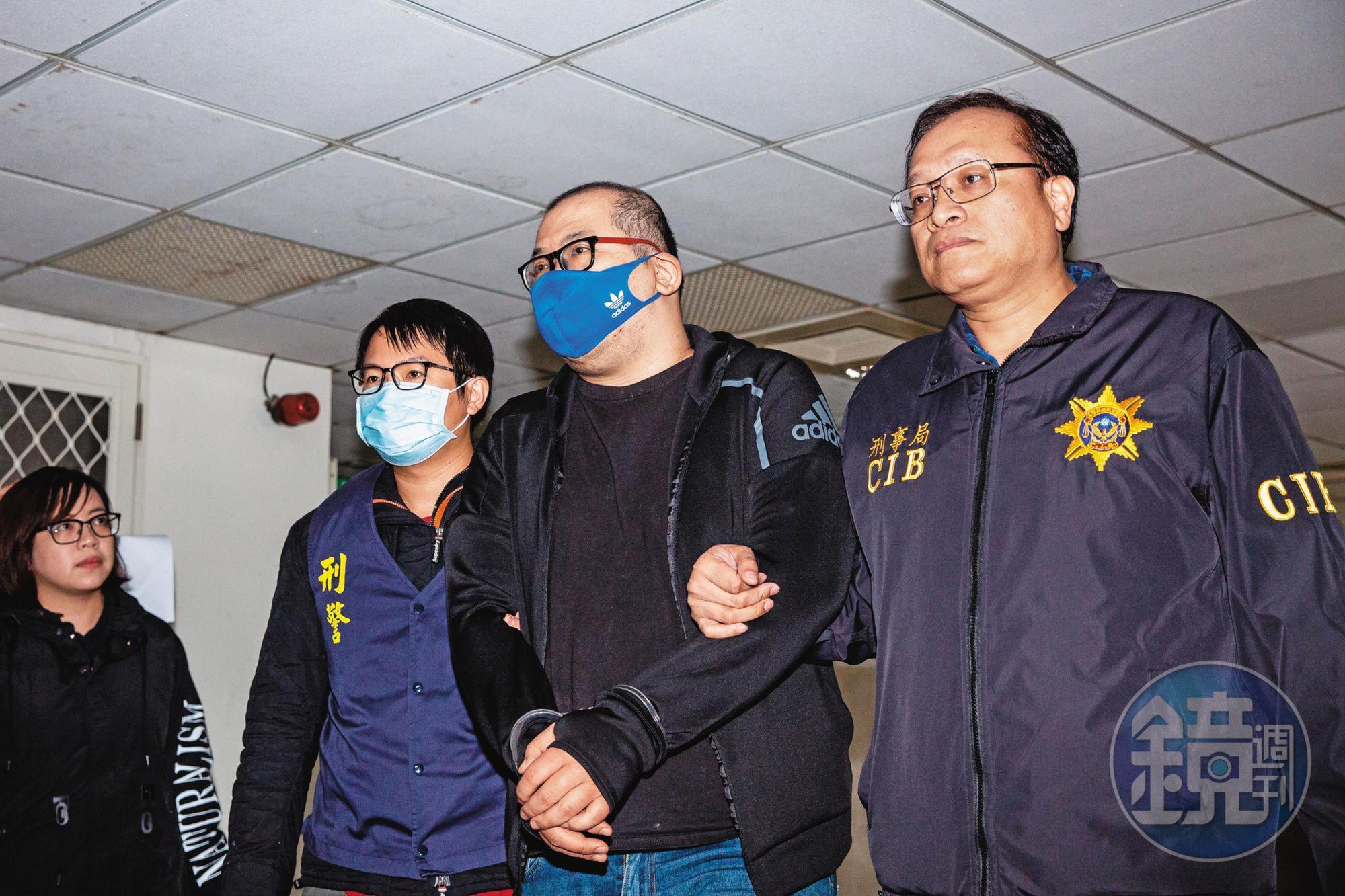 劉維霖(右2)除透過LINE向球員恐嚇,更在臉書提到握有可把台灣籃壇炸翻的核彈頭,成為被羈押的鐵證。
