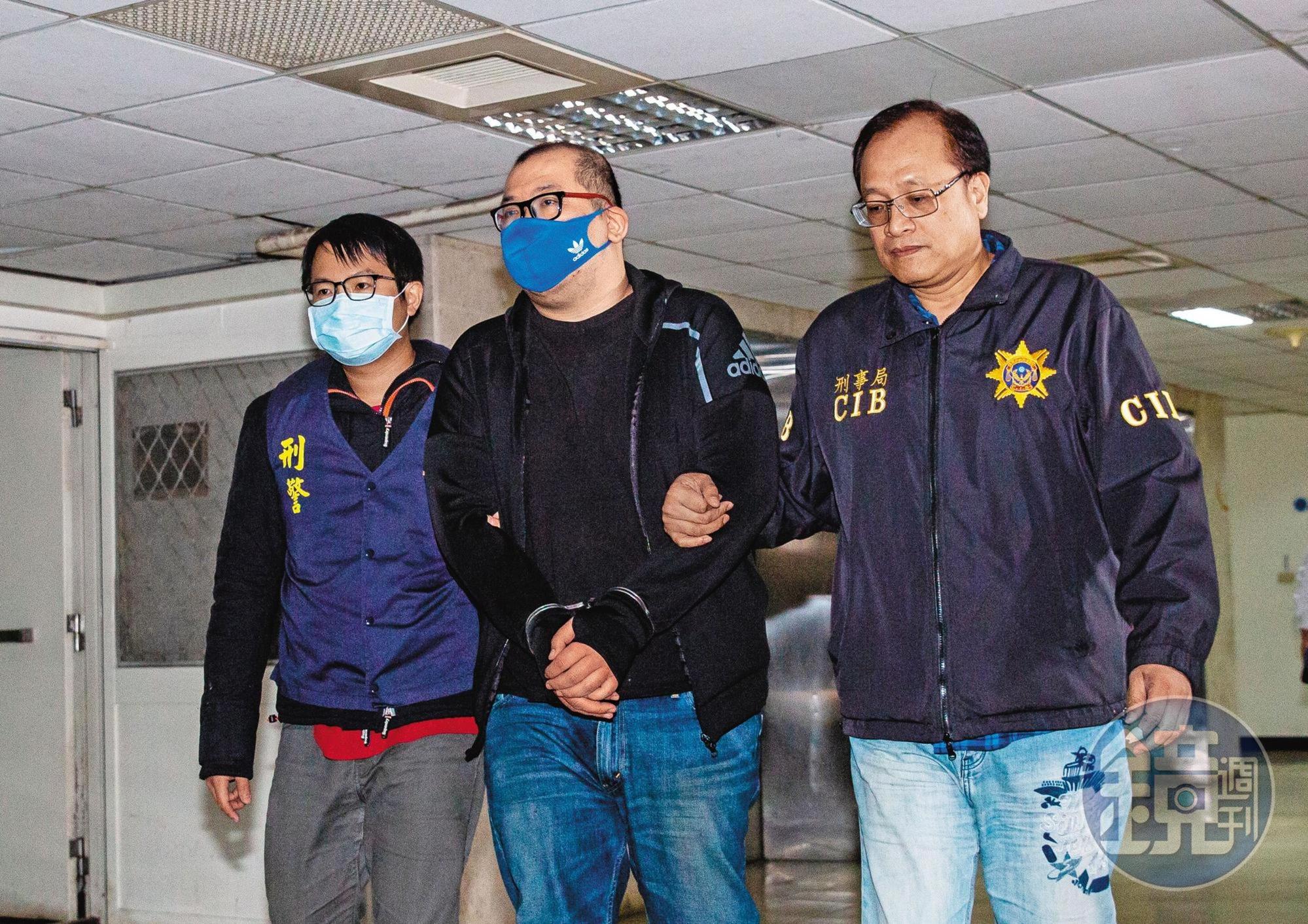 曾任球員經紀人的劉維霖(中)涉嫌恐嚇取財、散布猥褻物及妨害秘密等罪,遭檢方起訴。
