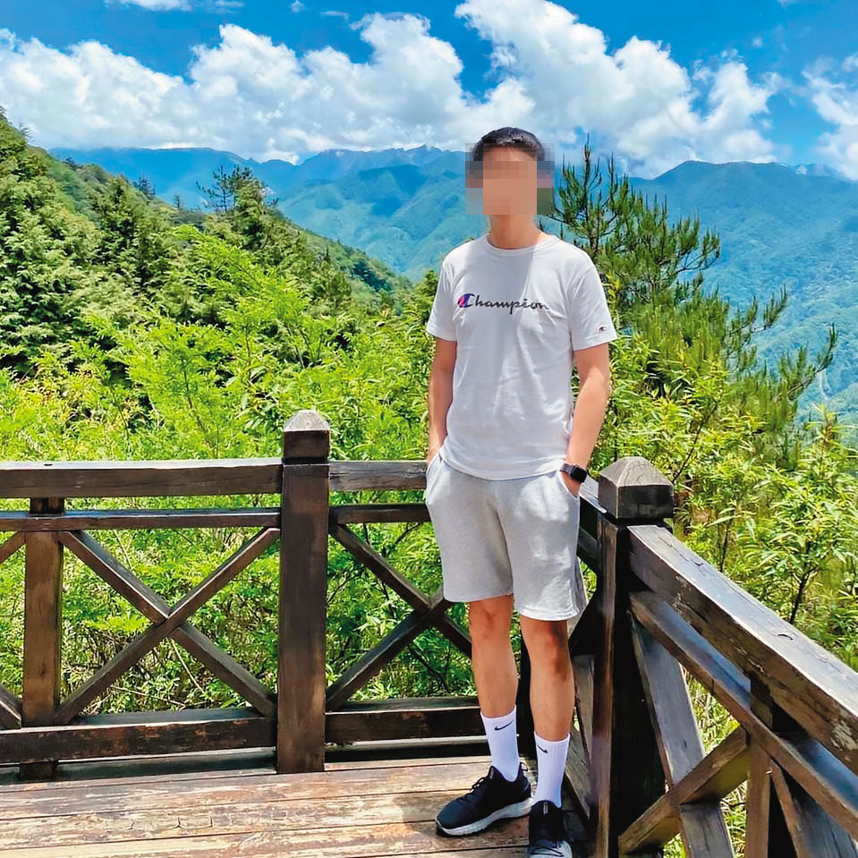余啟豪曾將偷拍的猥褻影片上傳至網站牟利,因涉及妨害秘密罪遭判刑1年、緩刑3年確定。(翻攝臉書)