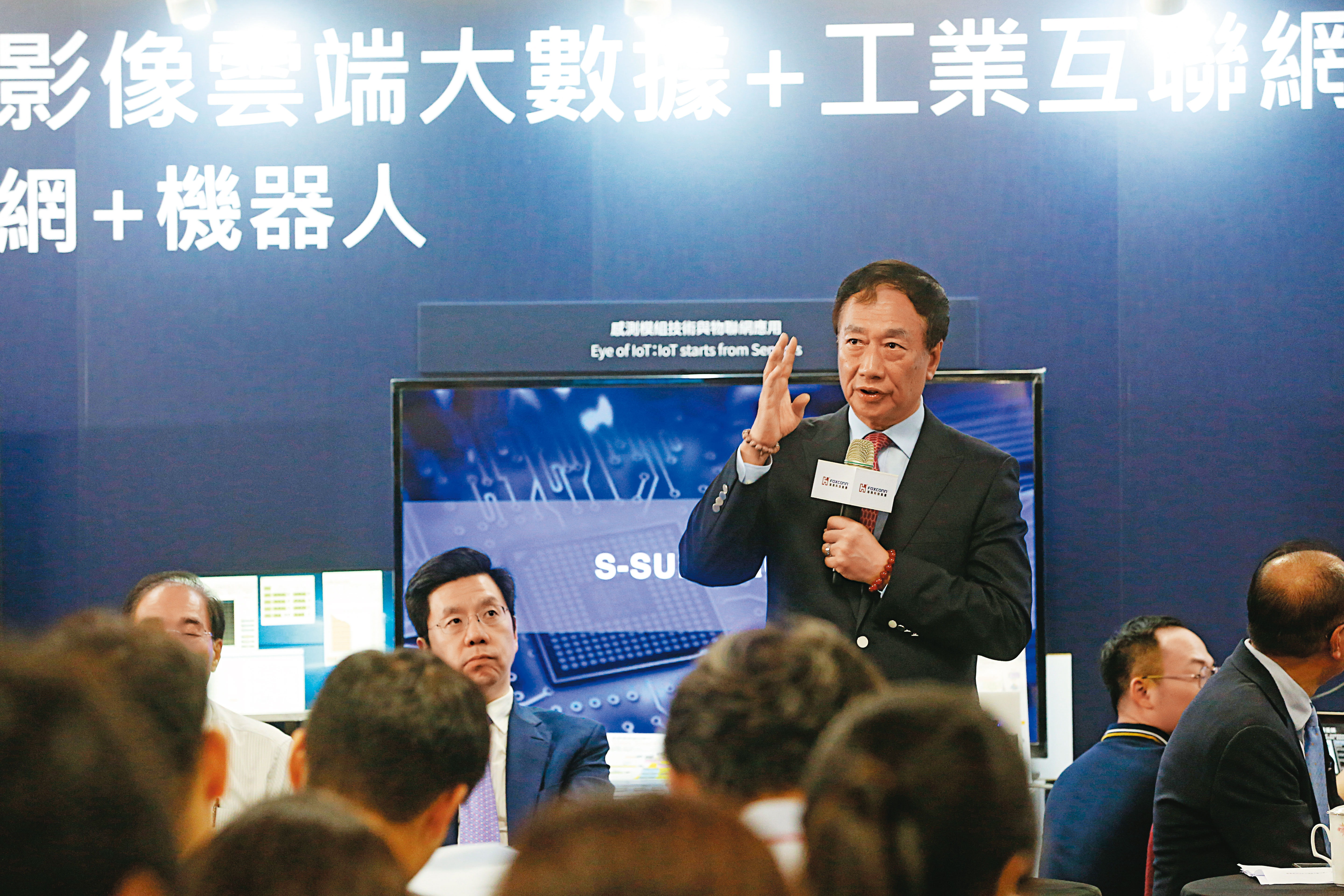鴻海創辦人郭台銘提前布局智慧製造的無人工廠，集團也朝向5G智慧工廠發展。