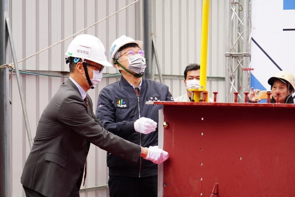柯文哲出席捷運科技大樓站瑞安段公辦都更案上梁典禮。(翻攝自柯文哲臉書粉專)