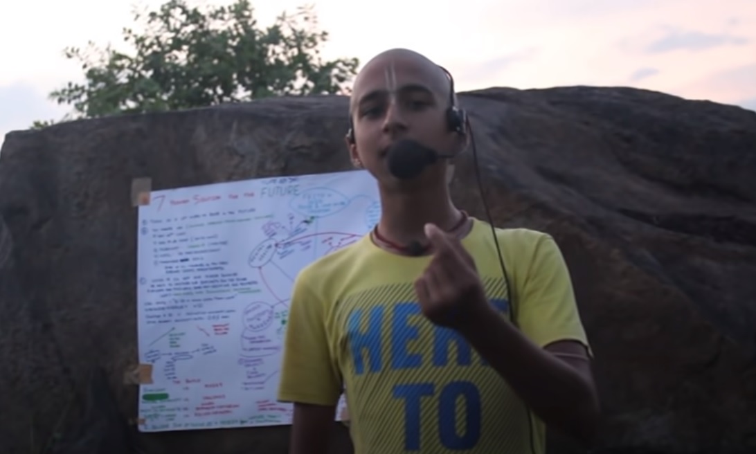 阿南德在11月的影片教大家如何解決危機。（翻攝影片畫面）