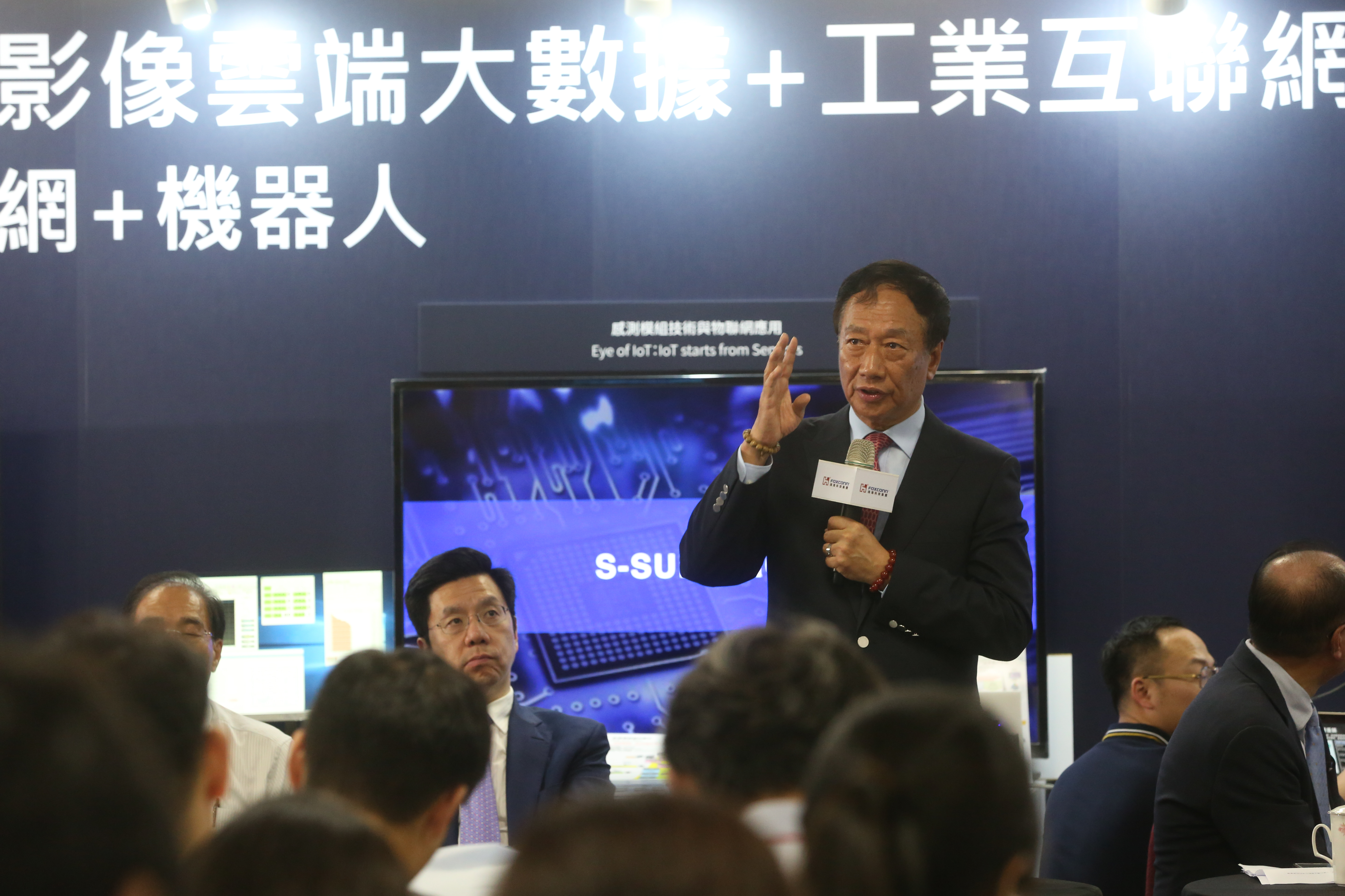 鴻海創辦人郭台銘提前布局智慧製造的無人工廠，集團也朝向5G智慧工廠發展。