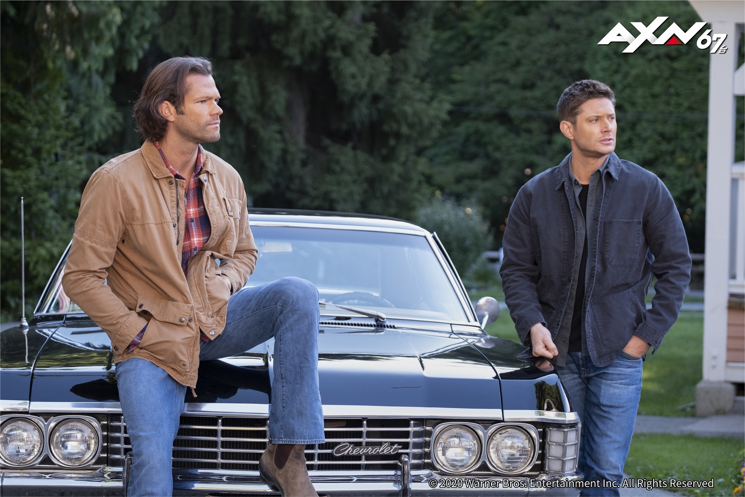 傑瑞帕達里基（左）飾演山姆、詹森艾克爾斯（右）飾演敵恩，《超自然檔案》以獵魔兄弟檔風靡許多觀眾。（AXN頻道提供）