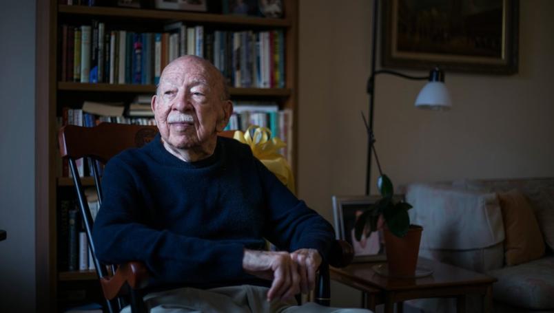 現年104歲的婦科醫生菲利浦曾接生9,000個新生兒。（翻攝umichOGPS推特）