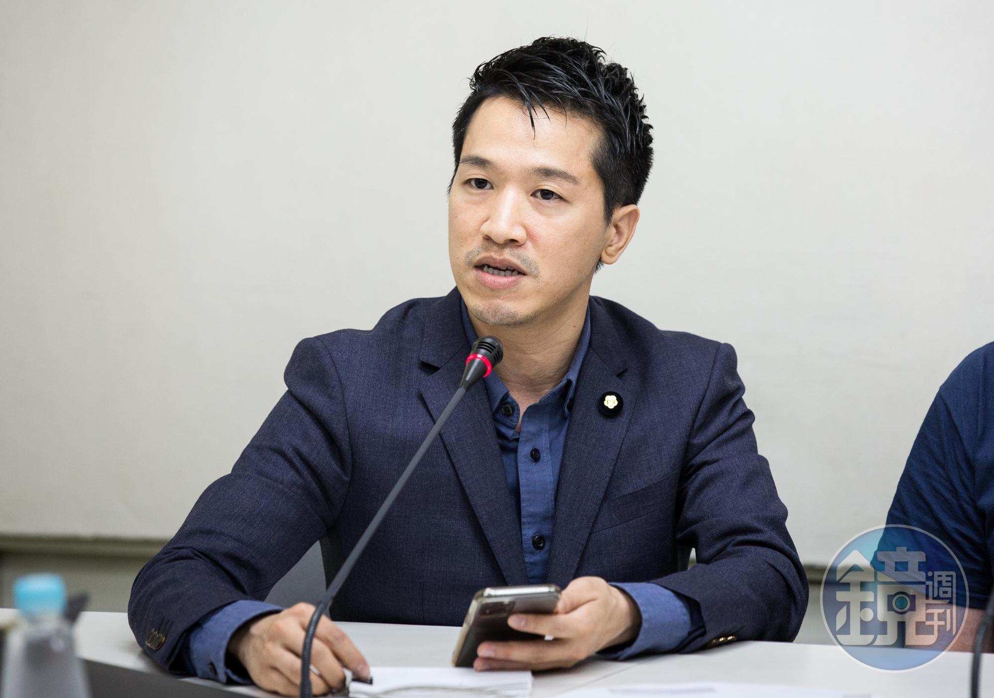 立委何志偉在臉書砲轟該機師「野蠻無知」,要求航空公司對其求償,重罰,並且開除!(資料照)