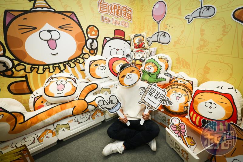 LINE公布年度貼圖排行榜，「白爛貓」穩居原創貼圖冠軍。圖為「白爛貓」作者麻糬爸。（本刊資料照）