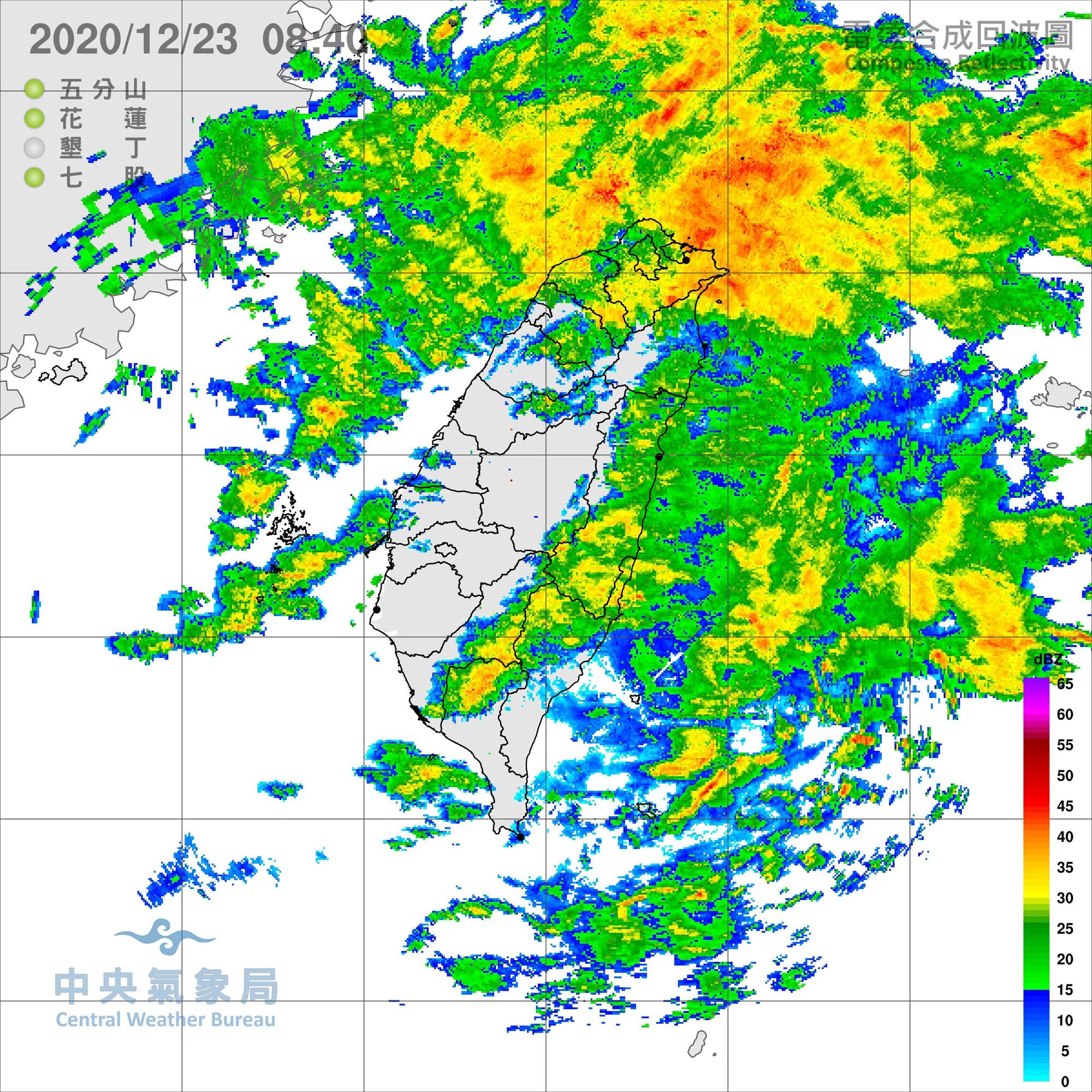 今台灣附近水氣很多。(翻攝自氣象局)