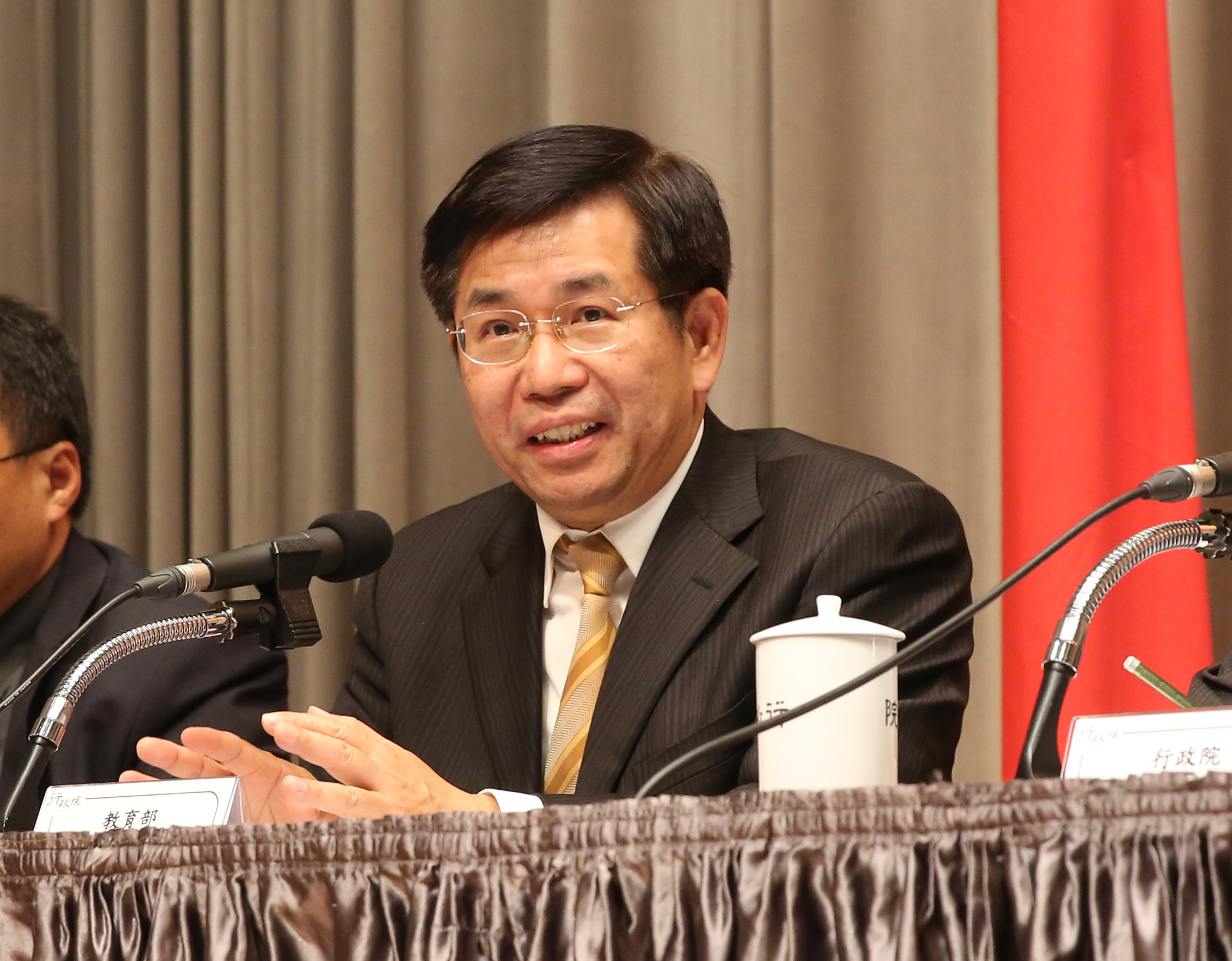 潘文忠表示，會行文學校要求遵循防疫措施。（本刊資料照）