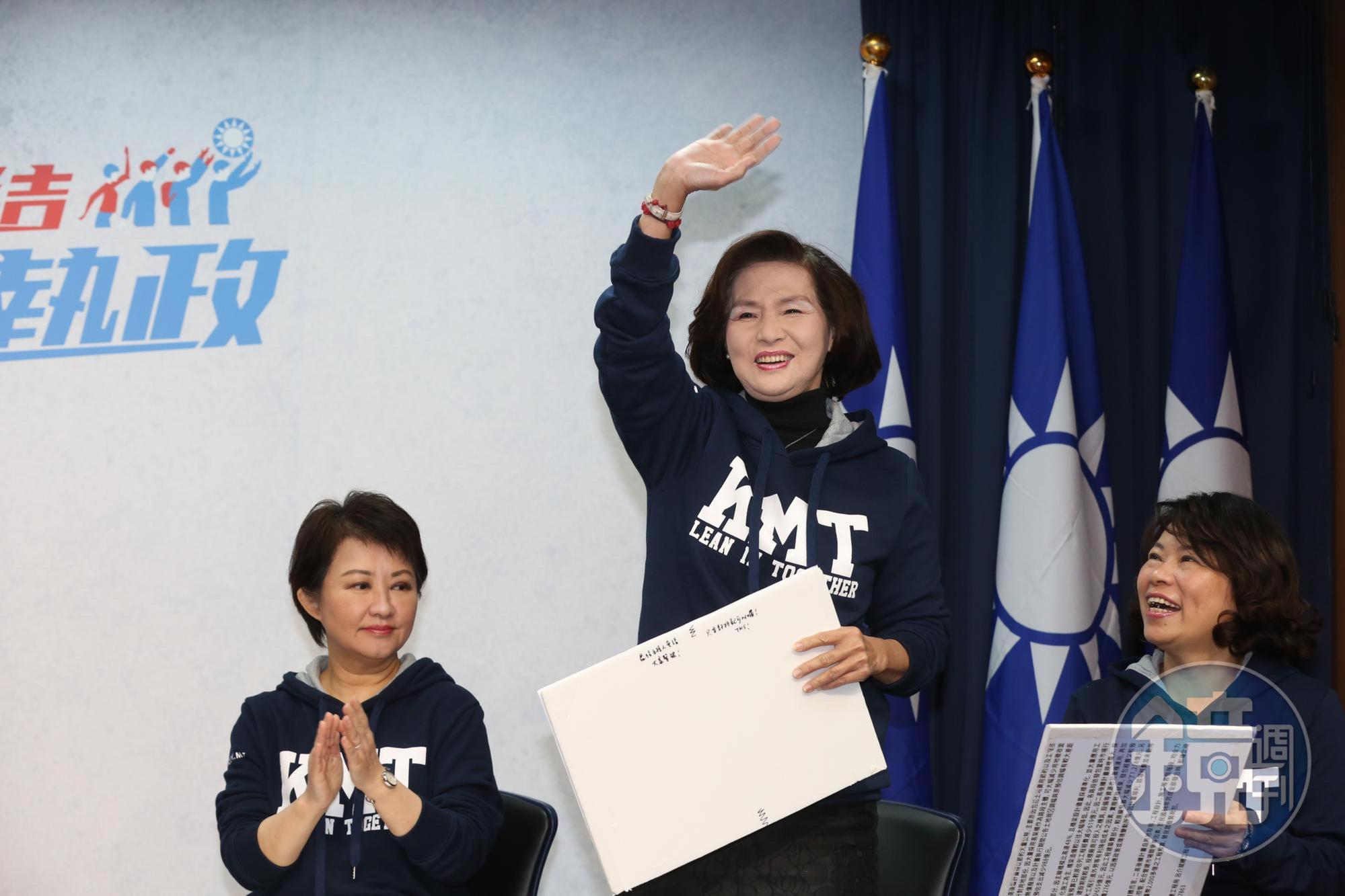 宜蘭縣政府打出「班班有豆奶」口號，卻只在本學期一人一瓶，縣長林姿妙表示，這只是試辦活動，反應好會再續辦。（本刊資料照）