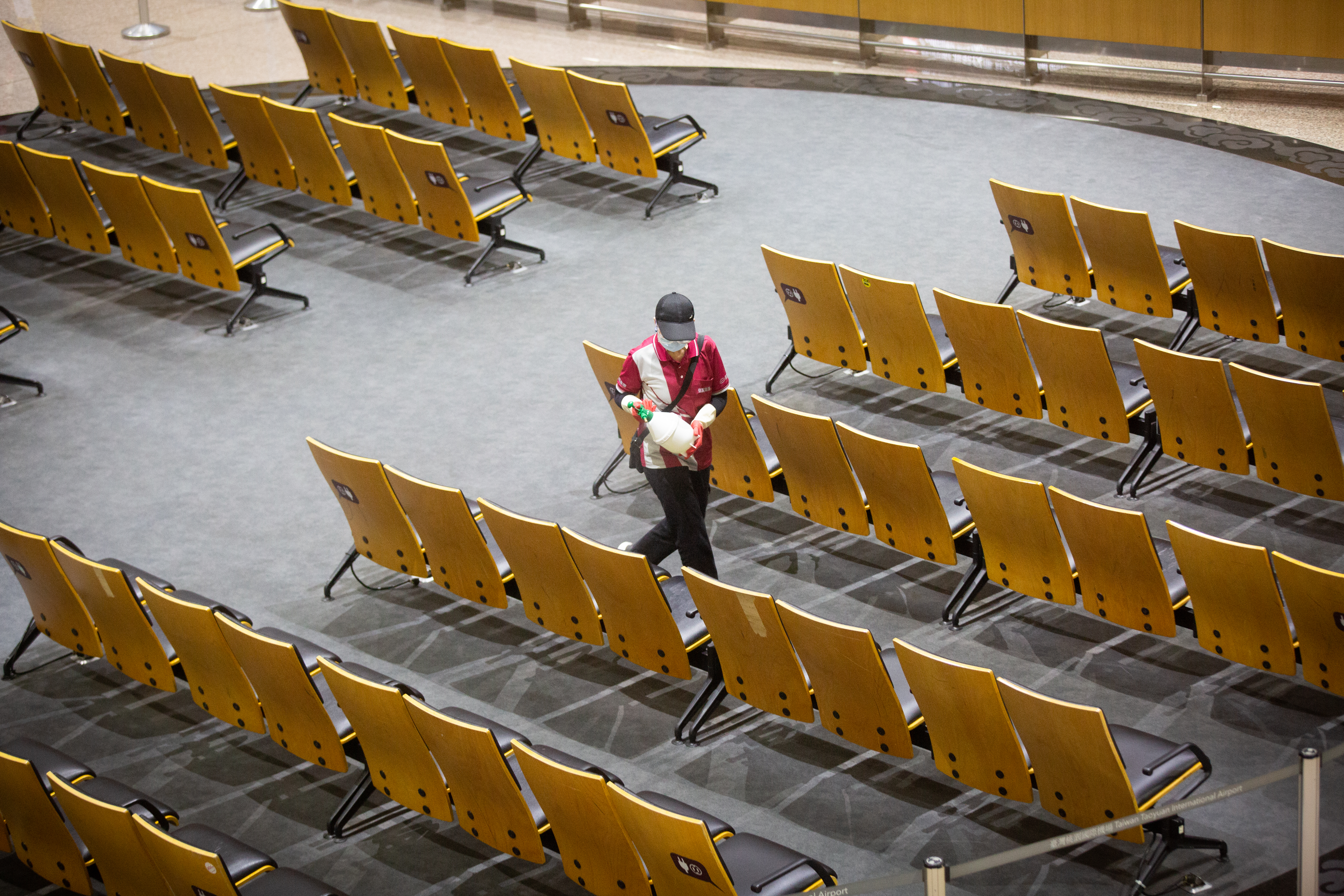 紐籍男性機師（案765）未做好防疫措施傳染給本國籍女性（案771），中斷國內253天無本土案例紀錄。消毒示意圖。（本刊資料照）