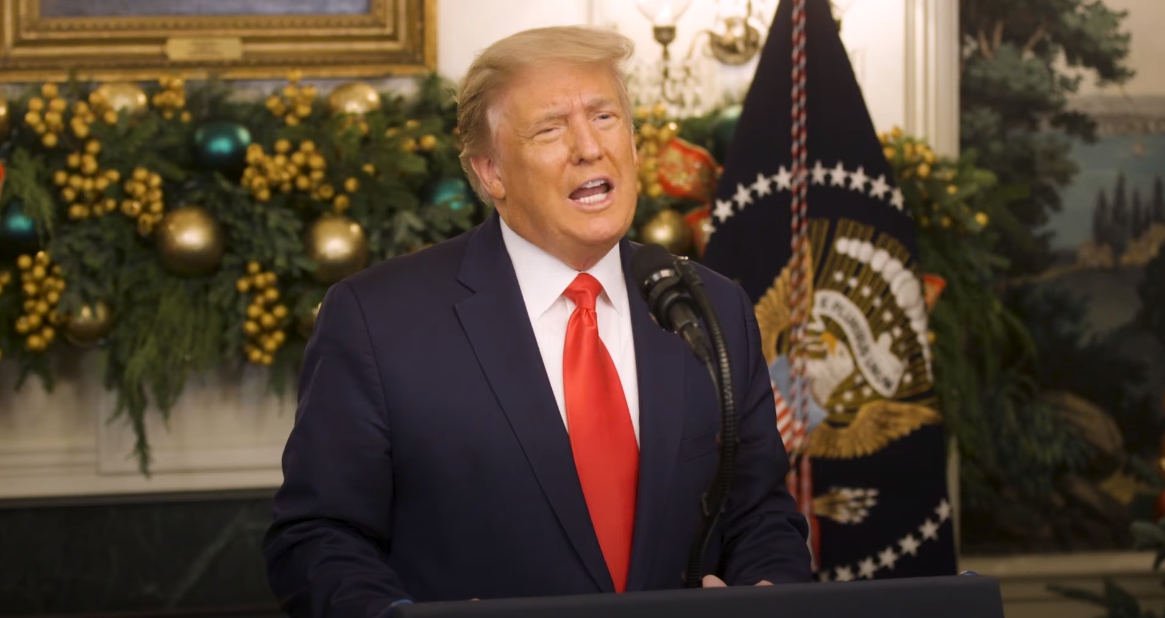 川普要求國會提高紓困補助金到每人2,000美元。（翻攝自白宮YouTube）