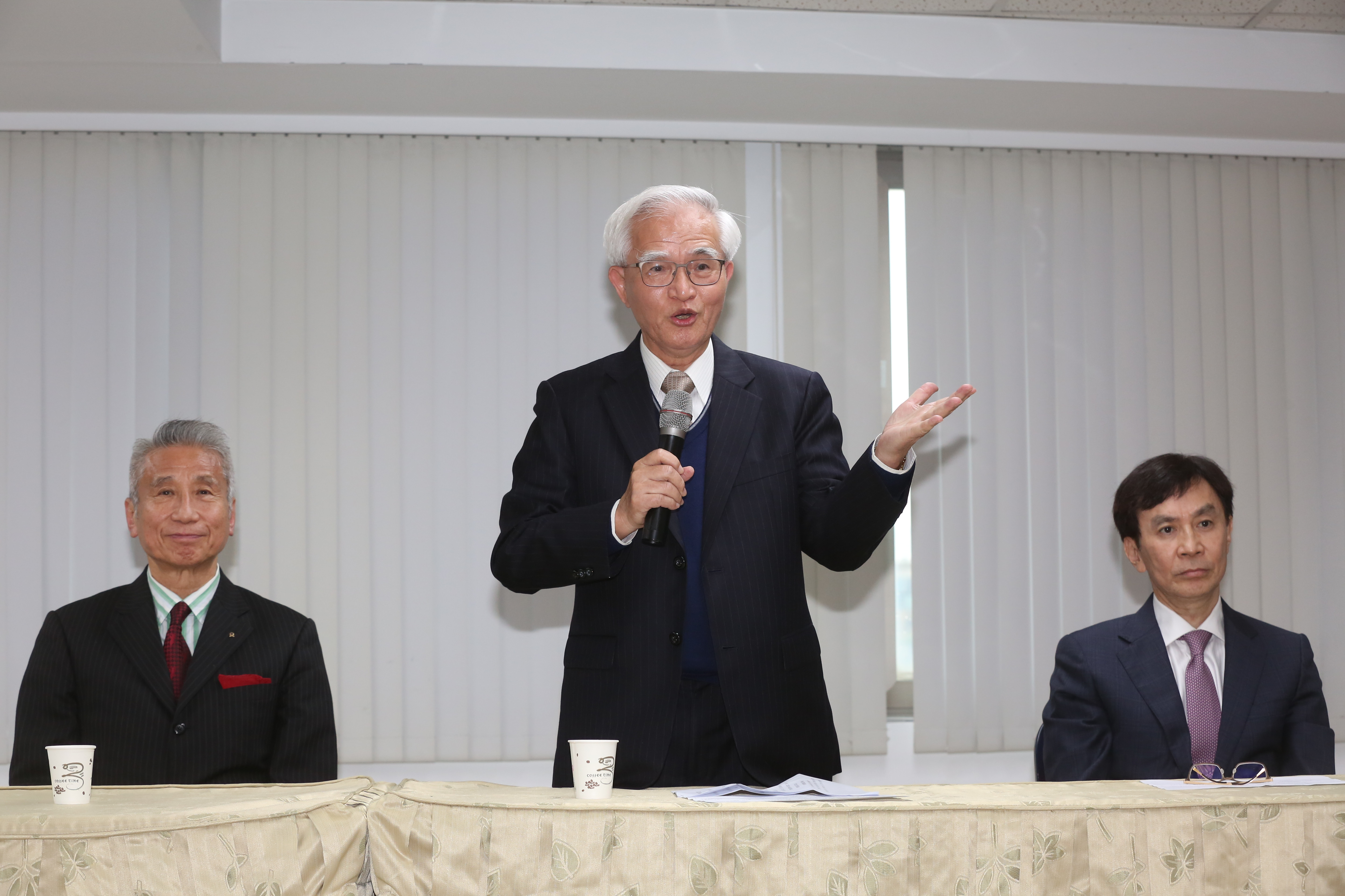 王光祥（左）攜手大同新任董事長盧明光（中）、總經理鍾依文（右）一同召開記者會。