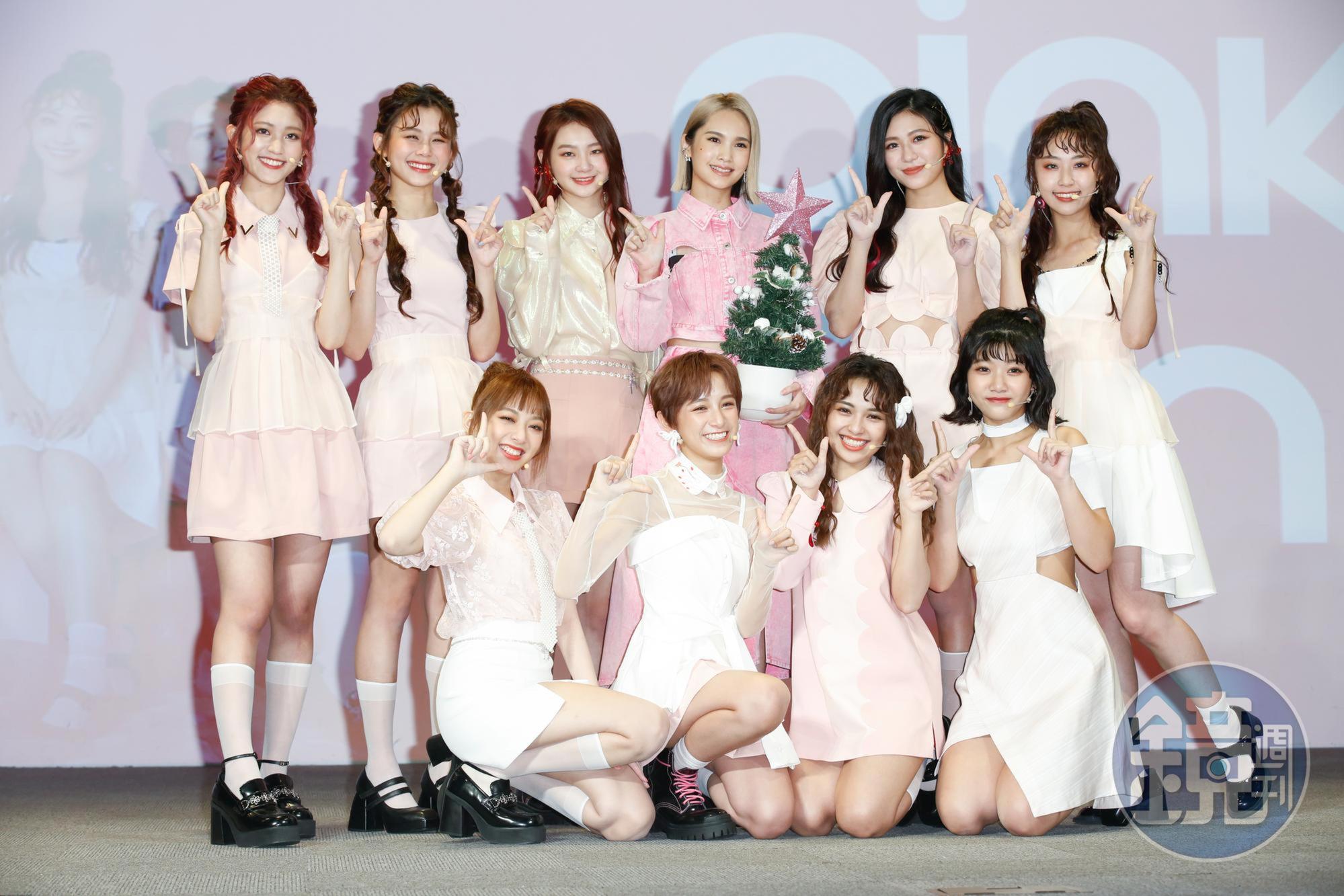 楊丞琳特別送上「星星耶誕樹」，希望「PINK FUN」在25日耶誕節發片當天能像星星一樣「發光發熱」。