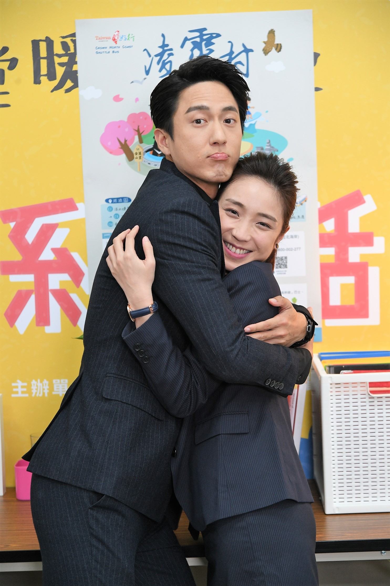 梁舒涵（右）自己也很期待上演「霸道總裁與小祕書」的戲碼。（三立提供）