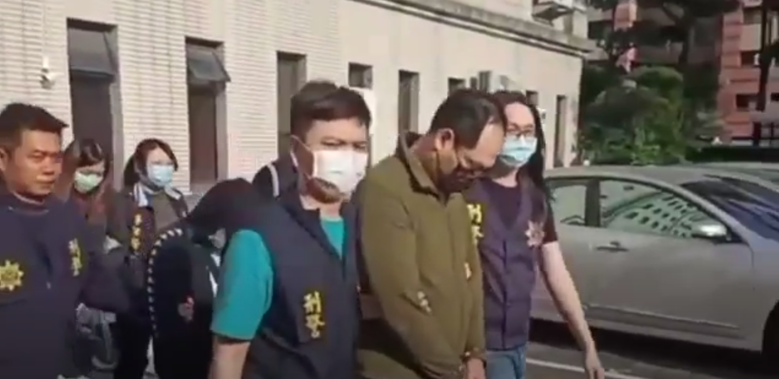 郭嫌(中)等17人涉嫌成立詐騙機房 ,對上百名女留學生進行愛情詐騙。(刑事局提供)