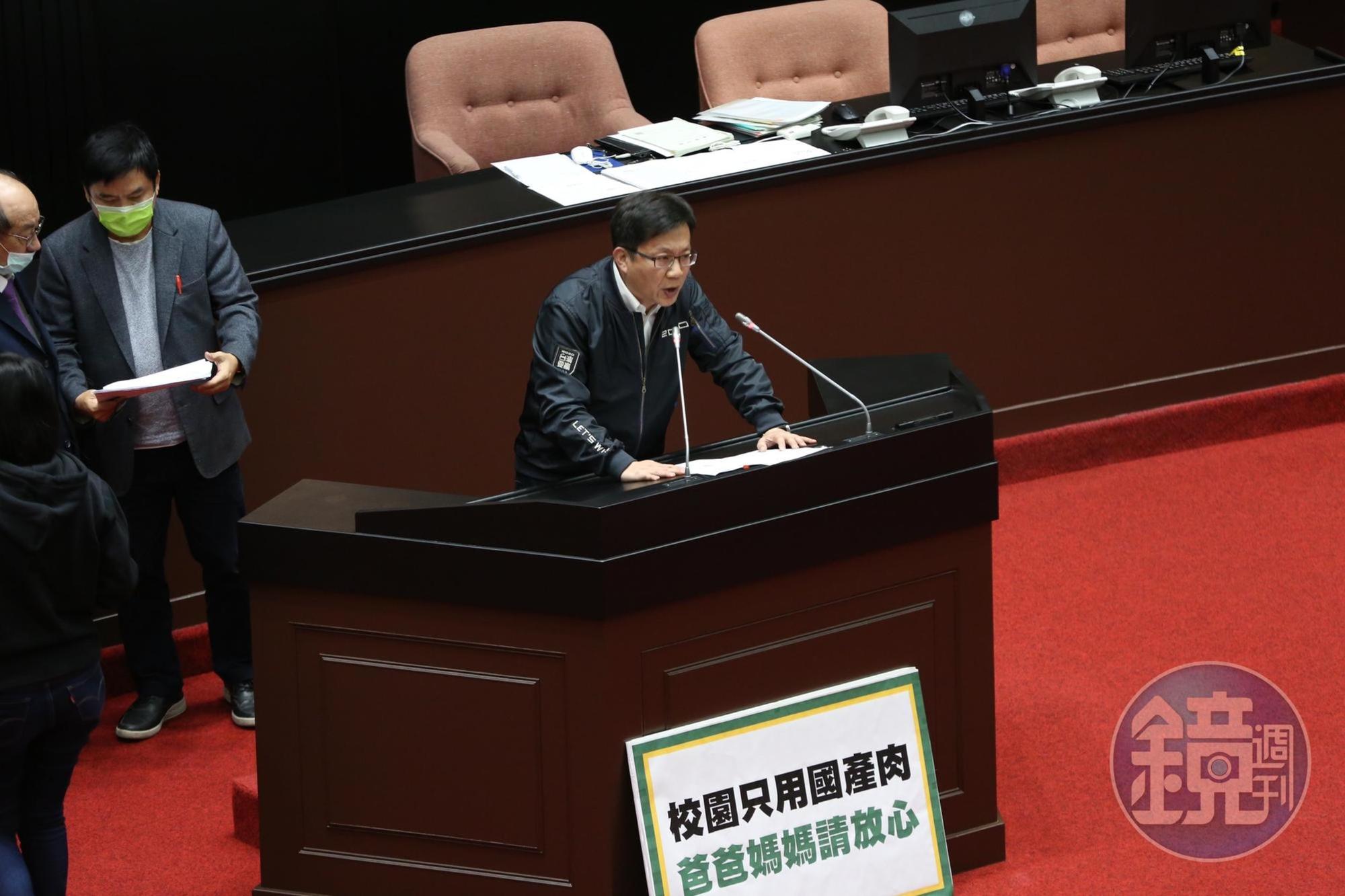 民進黨立委張廖萬堅針對《學校衛生法》發言。