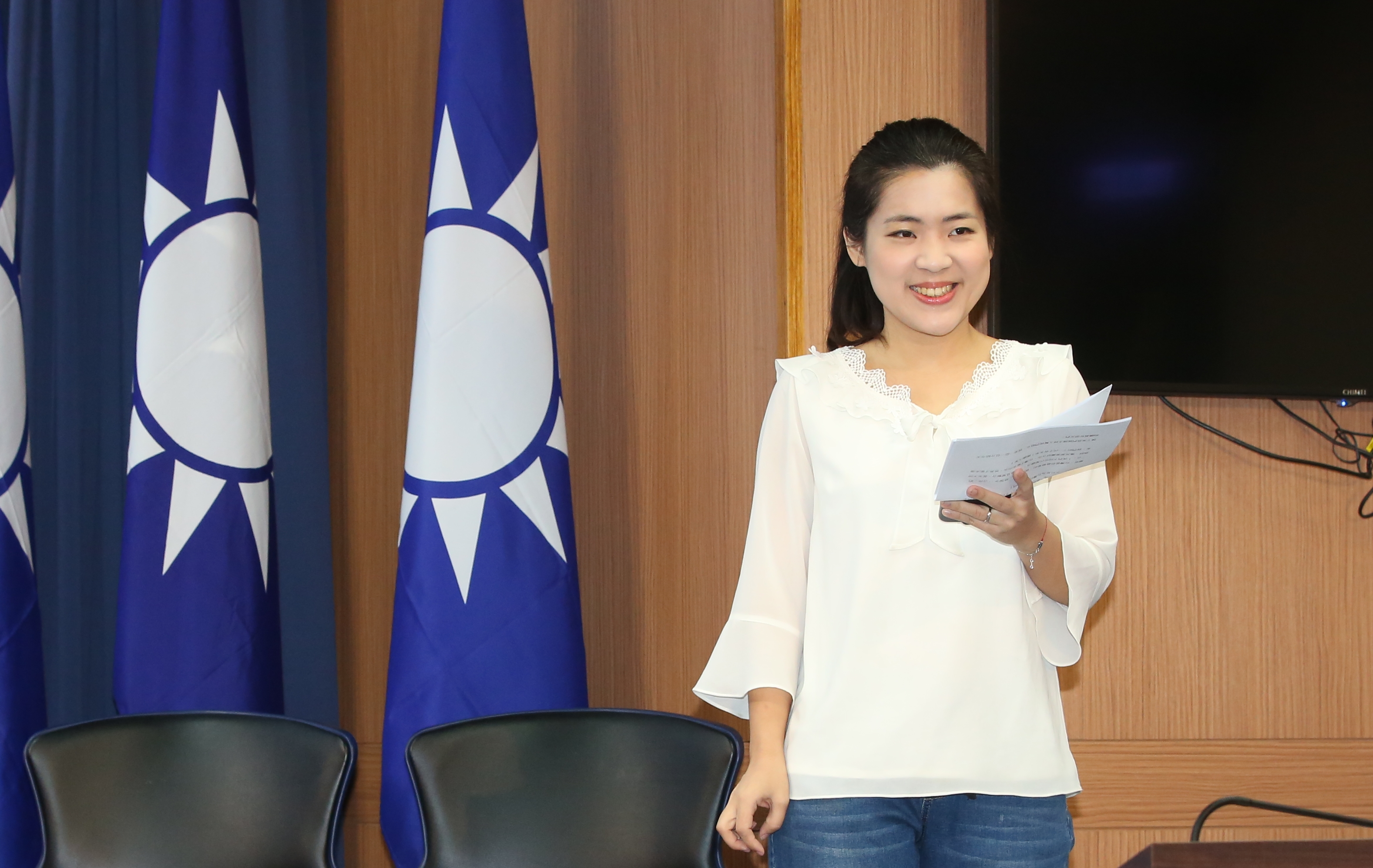 徐巧芯今（24日）解釋，認為指揮中心開始查水表，為了保護轉傳的網友恐挨罰決定撤圖。（本刊資料照）