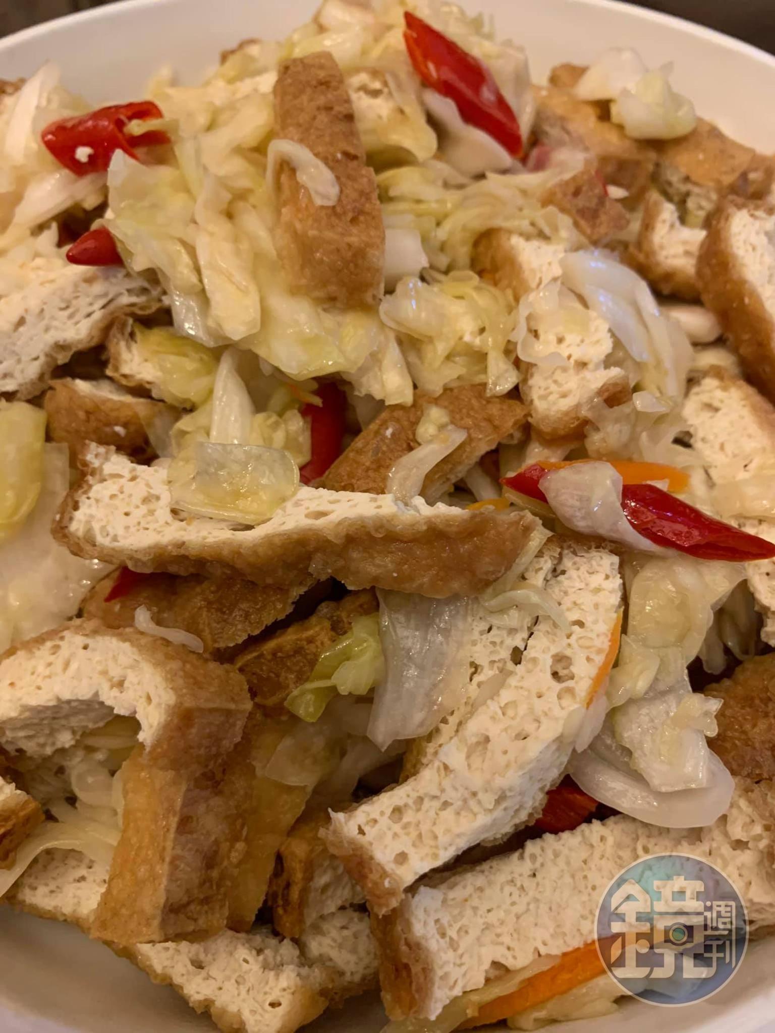 喆園最暢銷的菜:臭豆腐炒泡菜。