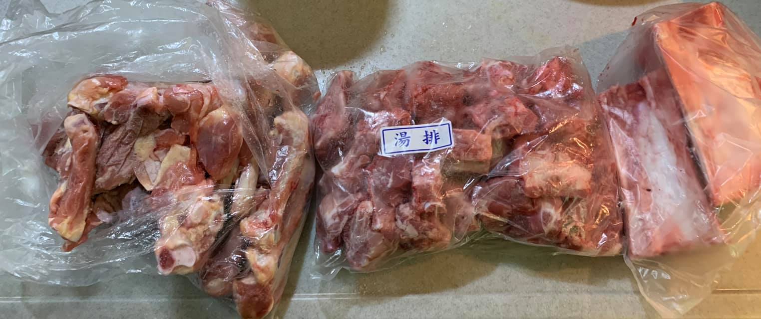 用來煮基本高湯的牛骨、豬骨、雞骨及魚骨。