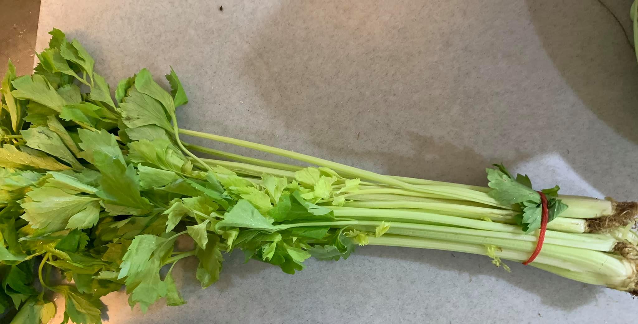 芹菜去葉1把。