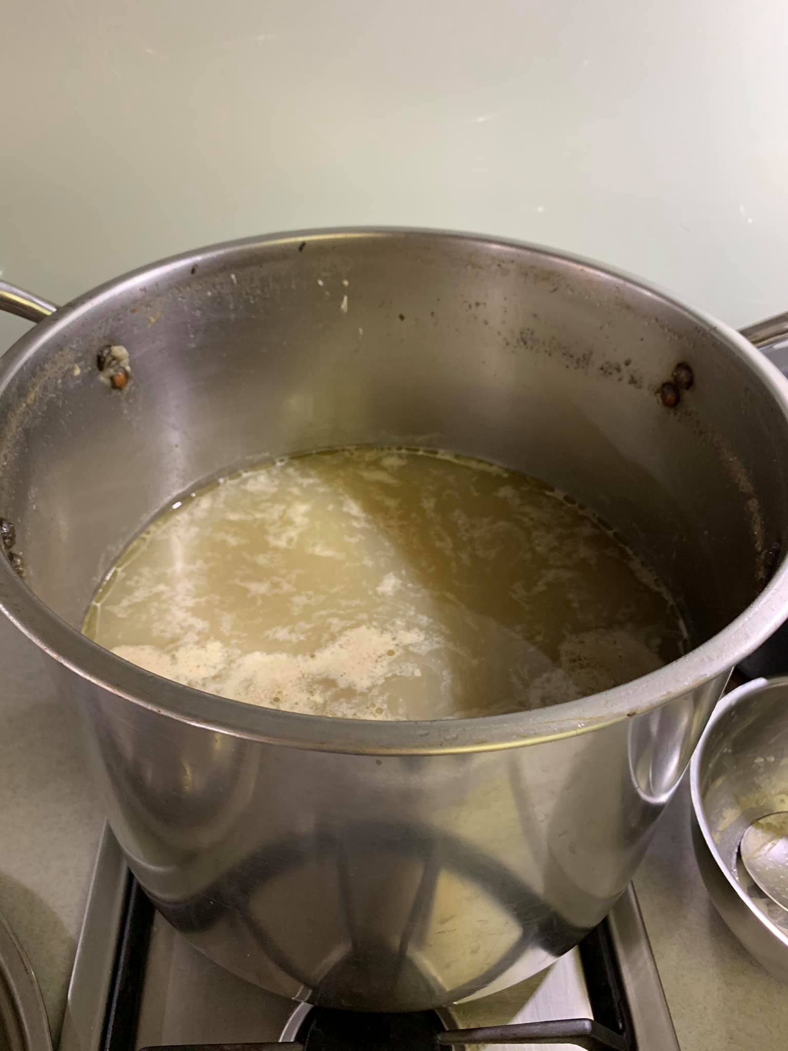 煮好的基本高湯。