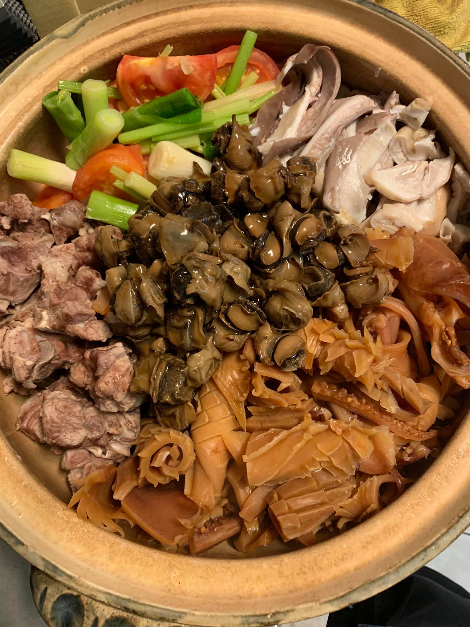 排入魷魚及螺肉。