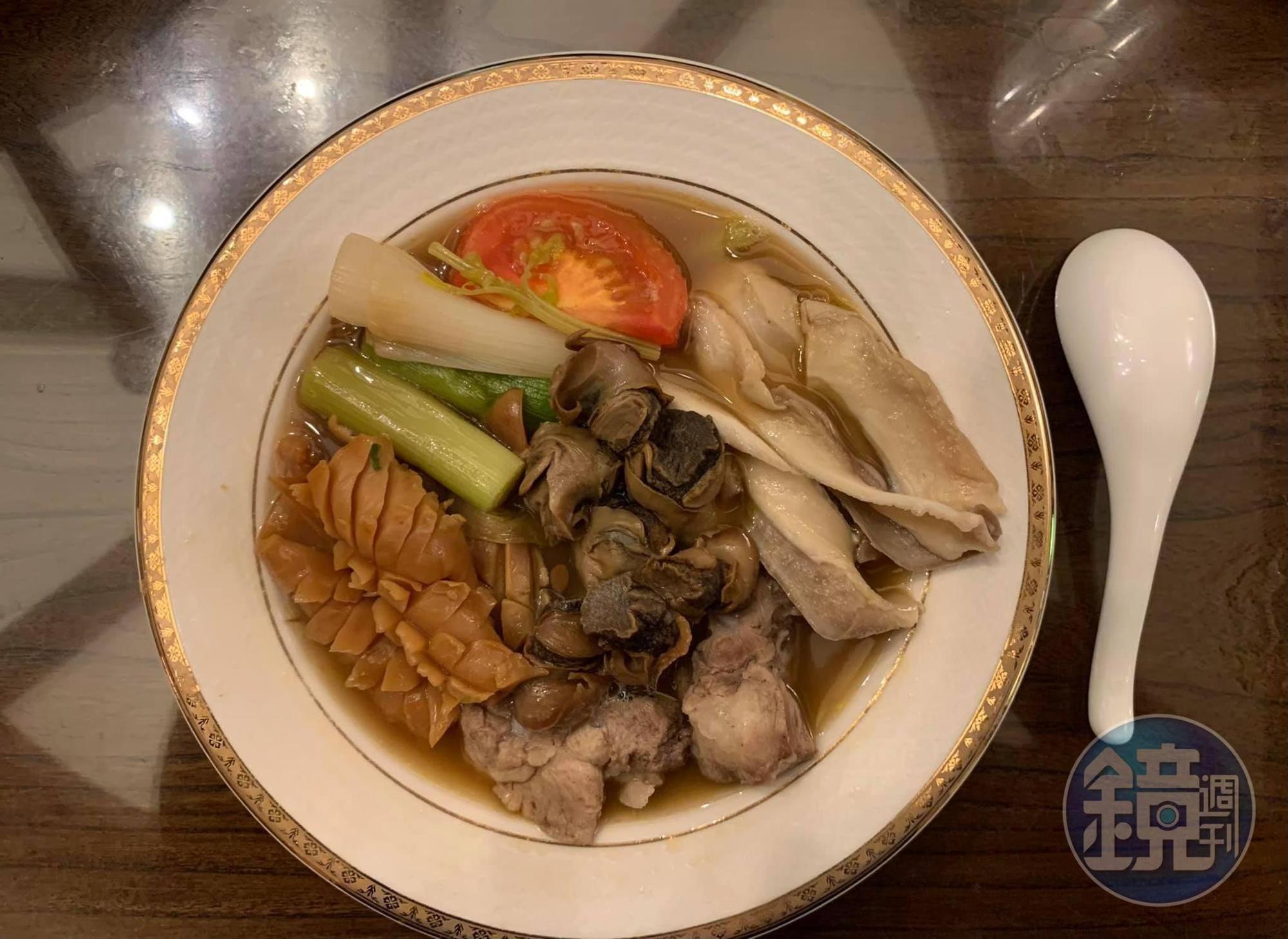 裝在碗裡仍然華麗,品嚐深邃的美味。
