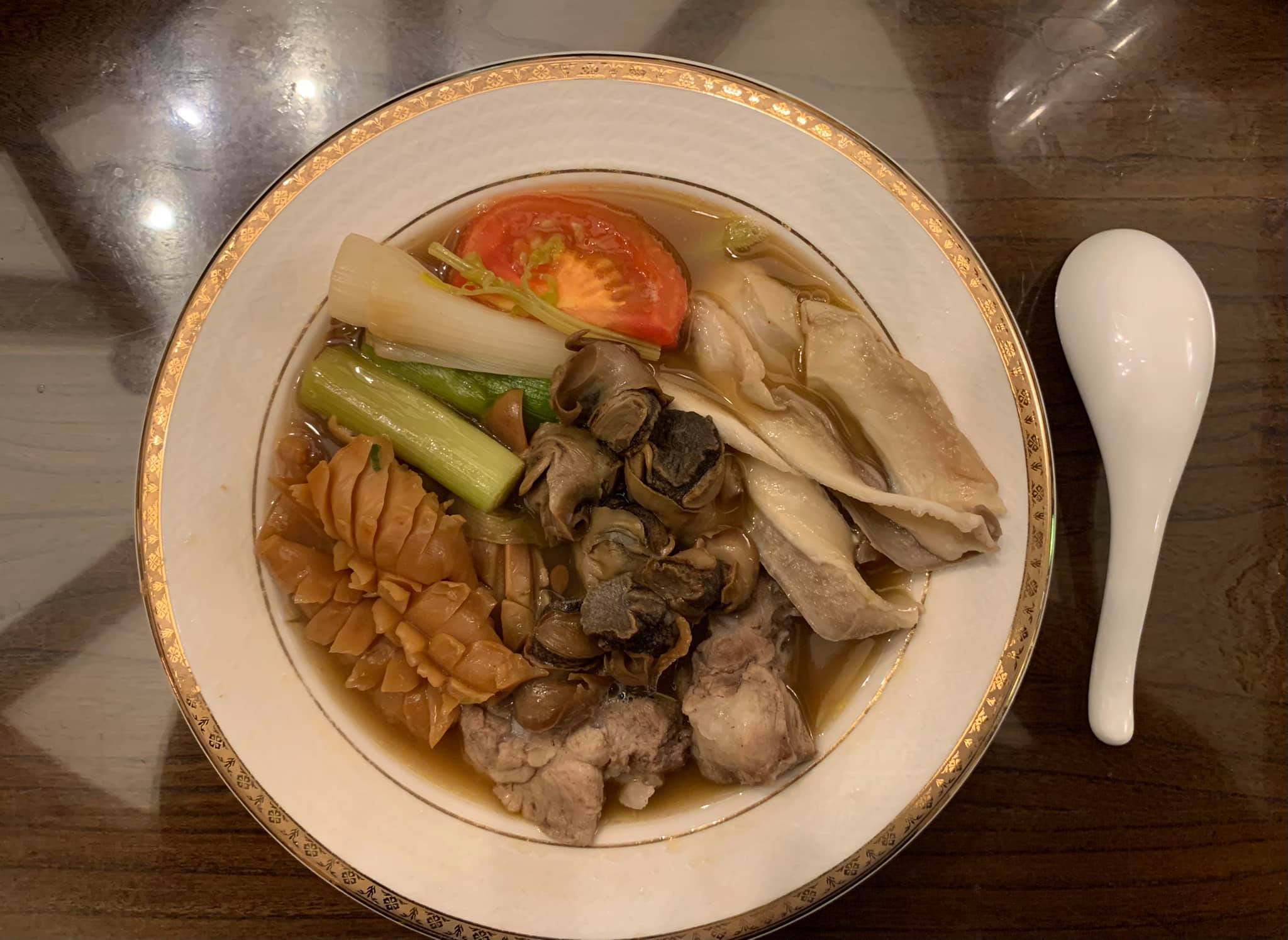 裝在碗裡仍然華麗，品嚐深邃的美味。