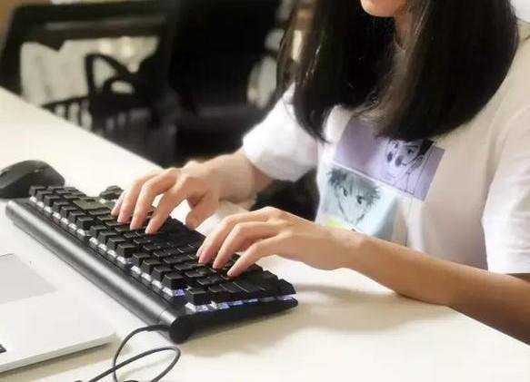 一名女網友在網路上控訴自己老公渣男行徑，並慶幸自己和肚中小孩沒以染上性病。（翻攝自網路）