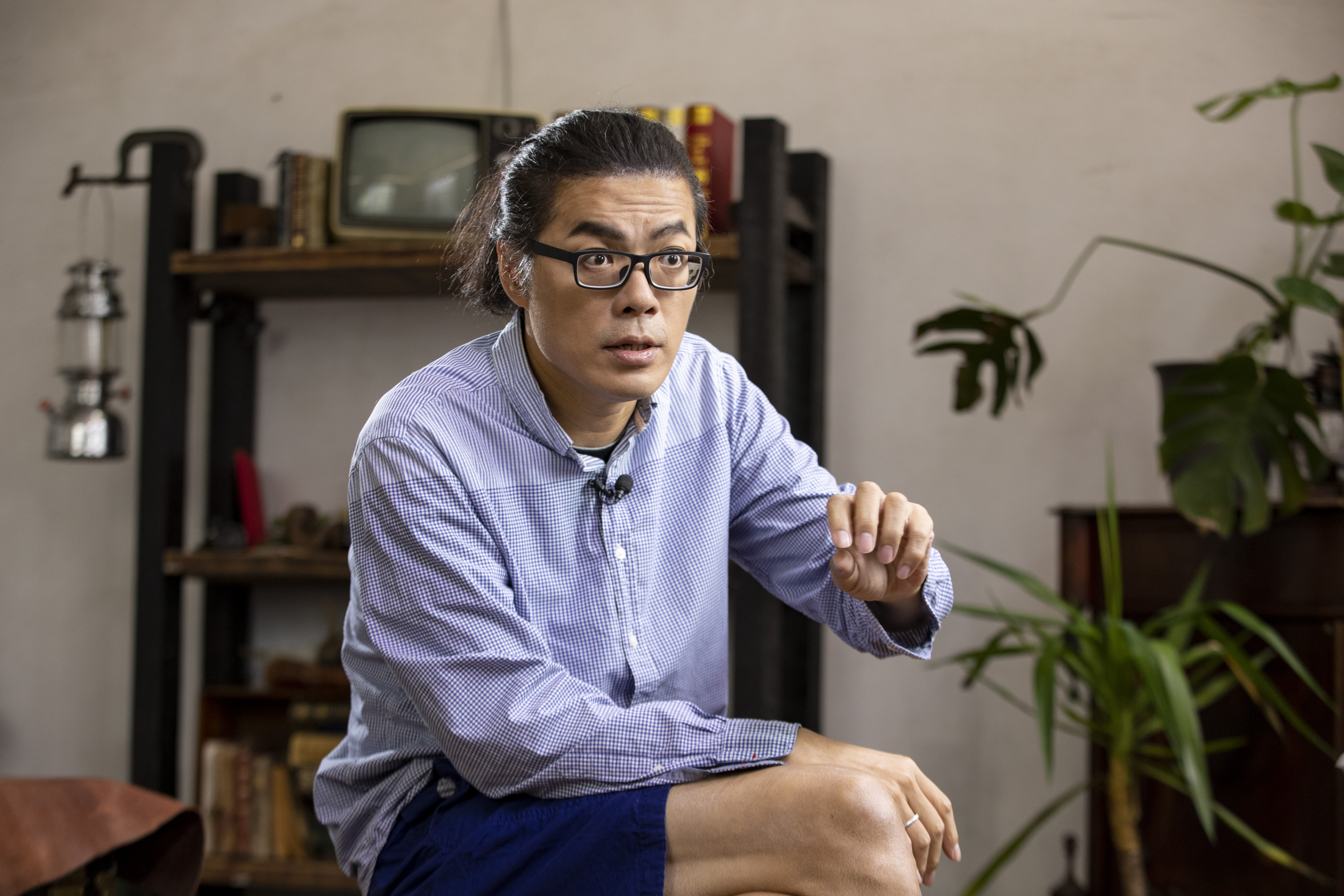 羅景壬身高一八八公分，有一頭招牌爆炸捲髮，在片場很顯眼。與他工作過的人都形容他脾氣好，還是現場執行力很強的導演。