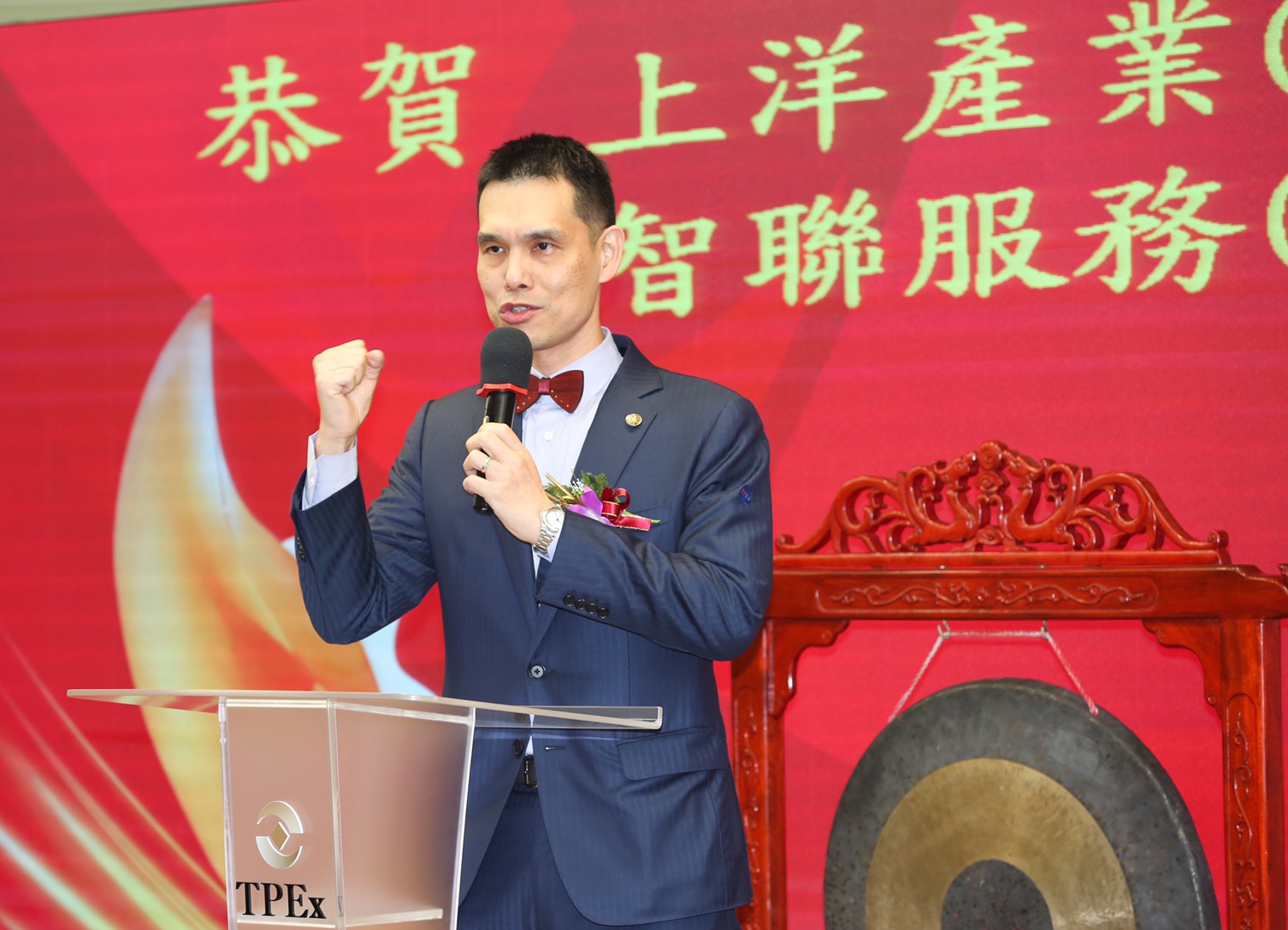 智聯服務董事長施宣輝表示：「聖誕節只有一個期許，要超越安碁資訊。」