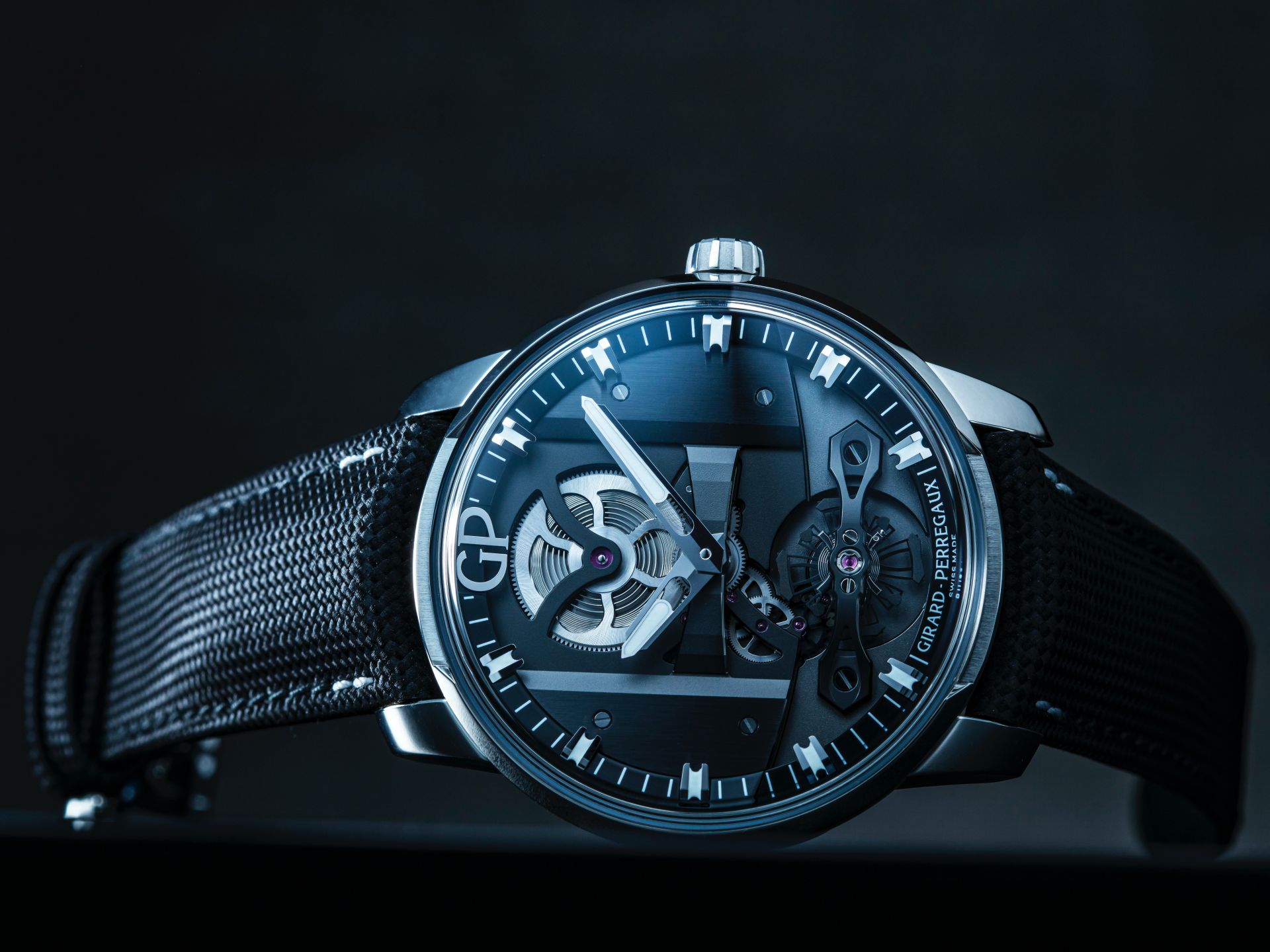 芝柏想請大家暫時先忘了過去其雕飾華麗的古典樣貌，今年推出的Free Bridges和Infinity特別版，是芝柏想要強調的當代樣貌。