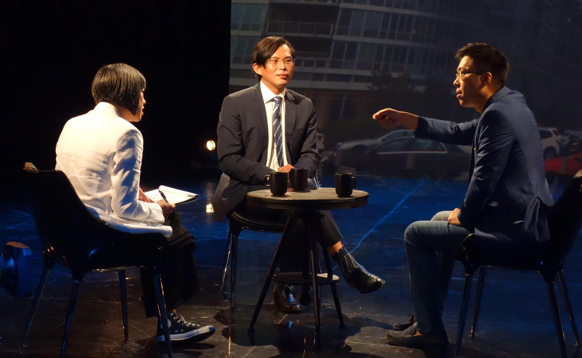 《公視主題之夜SHOW》由資深媒體人范琪斐(左起)主持,與律師黃國昌和房地產作家Sway討論。(公視提供)